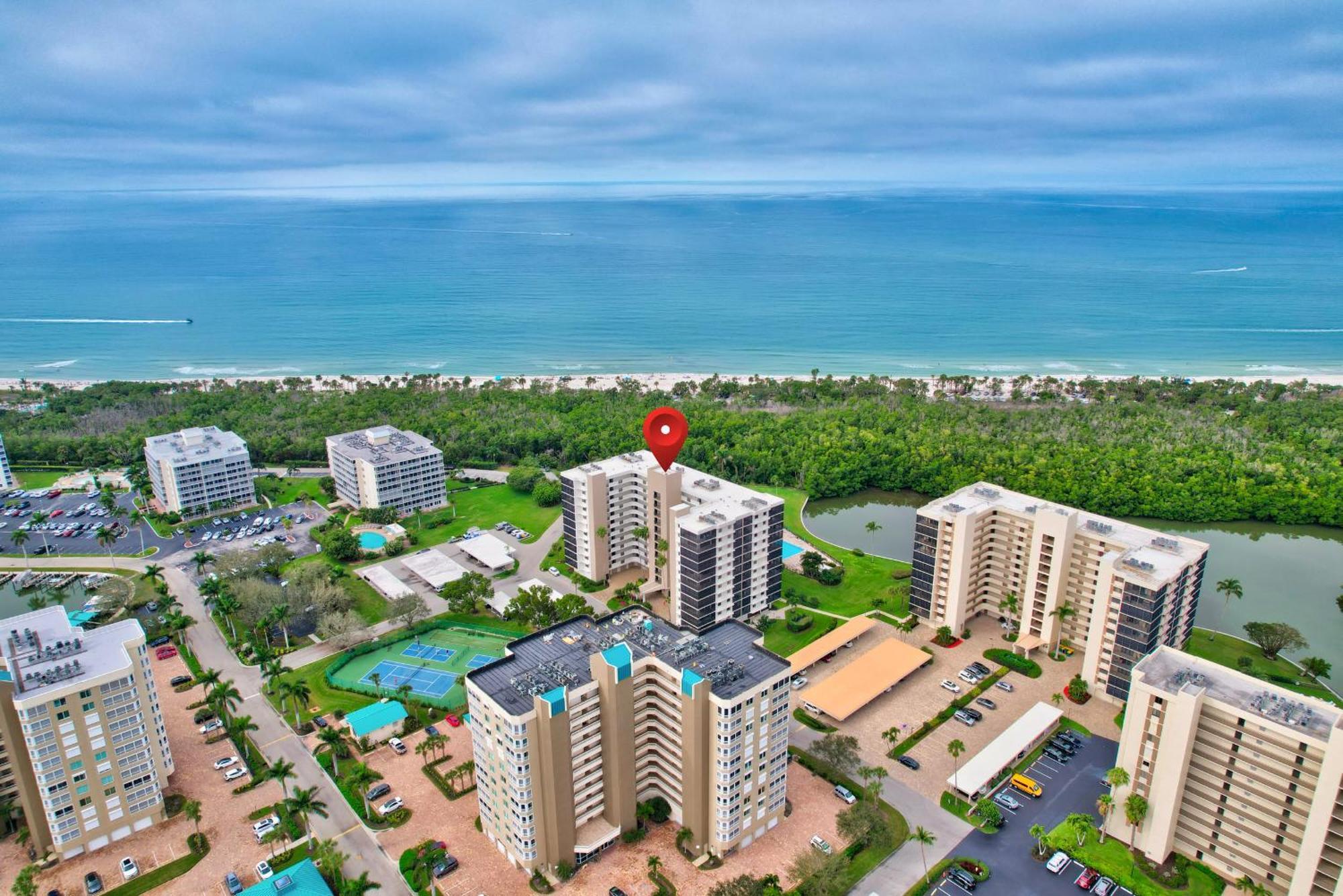 Walk To The And Enjoy Spectacular Views From 3 Bedroom
