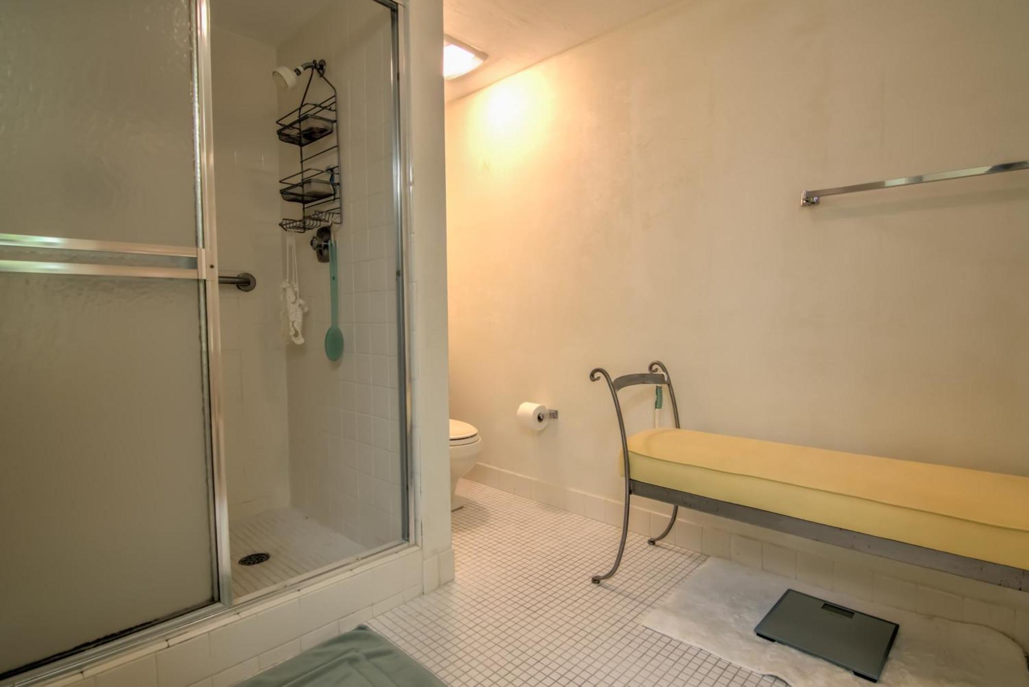 Walk To The And Enjoy Spectacular Views From 3 Bedroom *