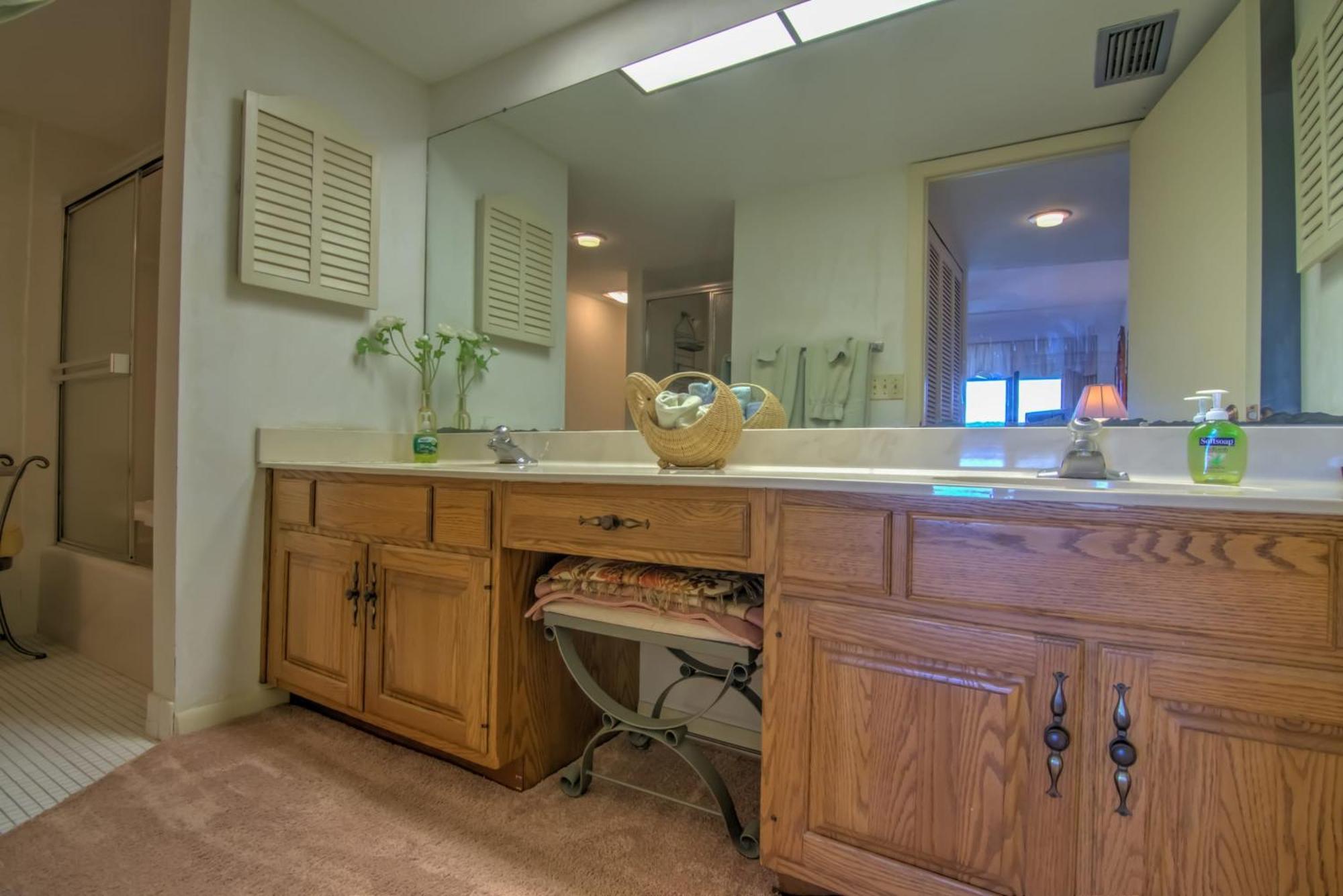Walk To The And Enjoy Spectacular Views From 3 Bedroom Naples
