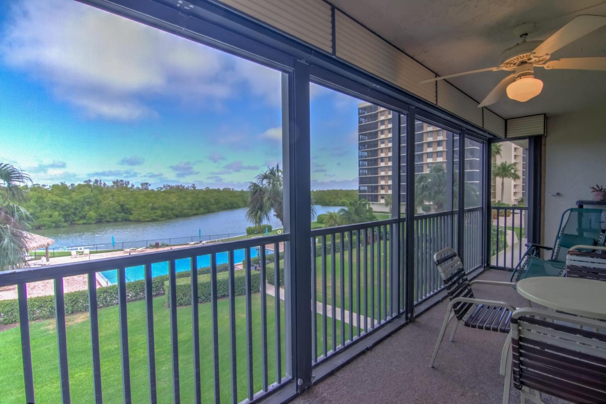 Walk To The And Enjoy Spectacular Views From 3 Bedroom Holiday home *