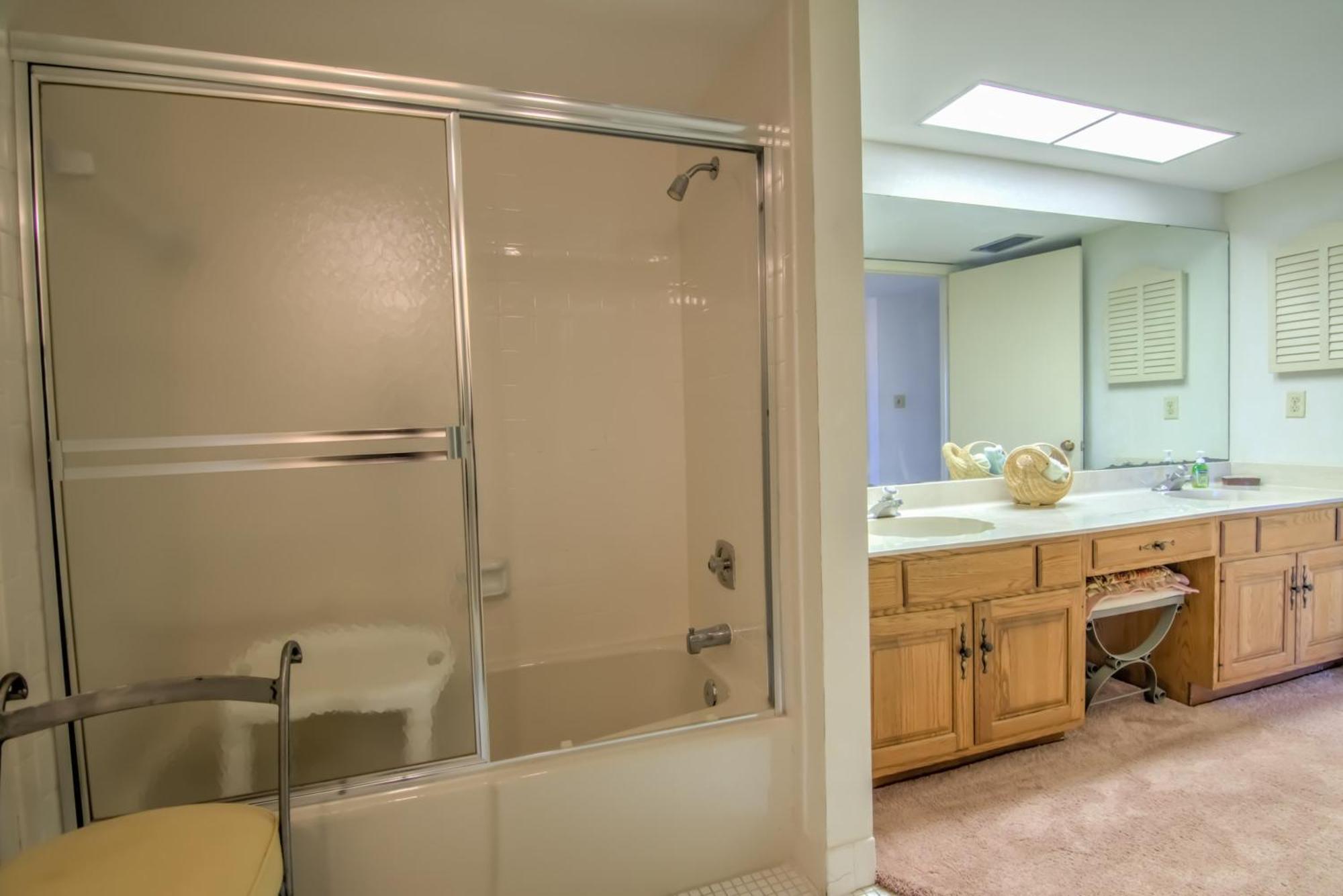 Walk To The And Enjoy Spectacular Views From 3 Bedroom *