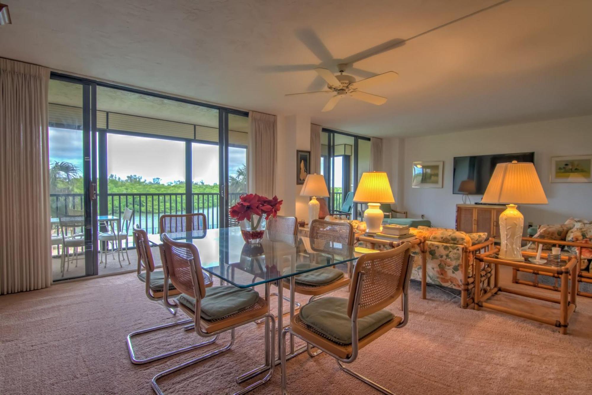 Walk To The And Enjoy Spectacular Views From 3 Bedroom Naples