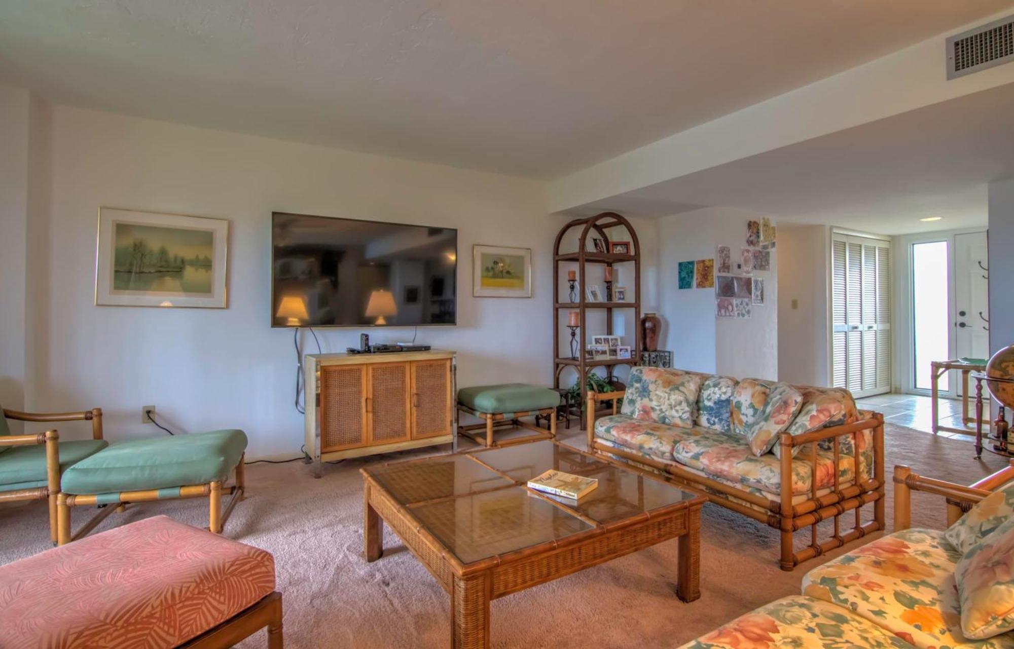 Walk To The And Enjoy Spectacular Views From 3 Bedroom Holiday home