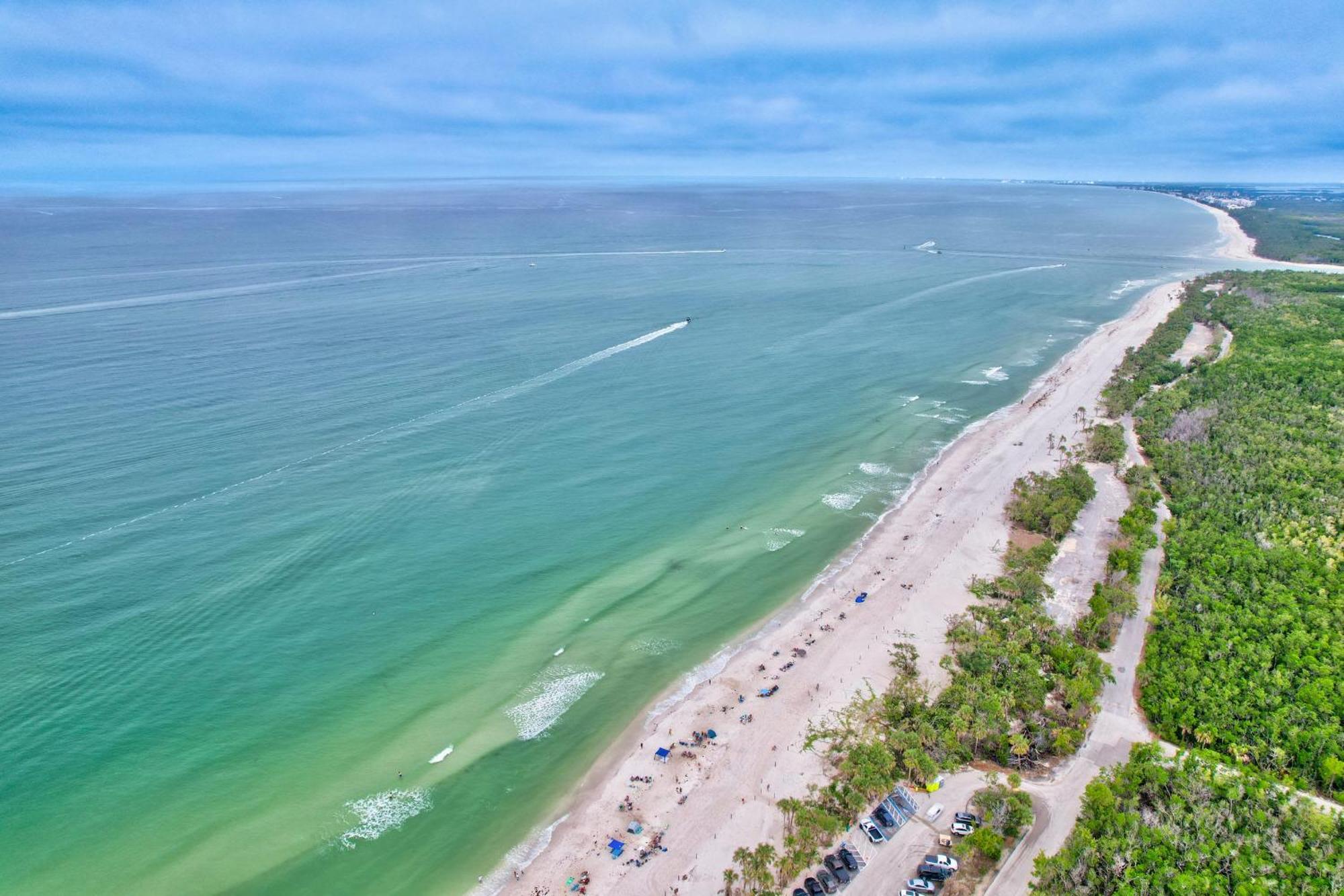 Walk To The And Enjoy Spectacular Views From 3 Bedroom Holiday home Naples