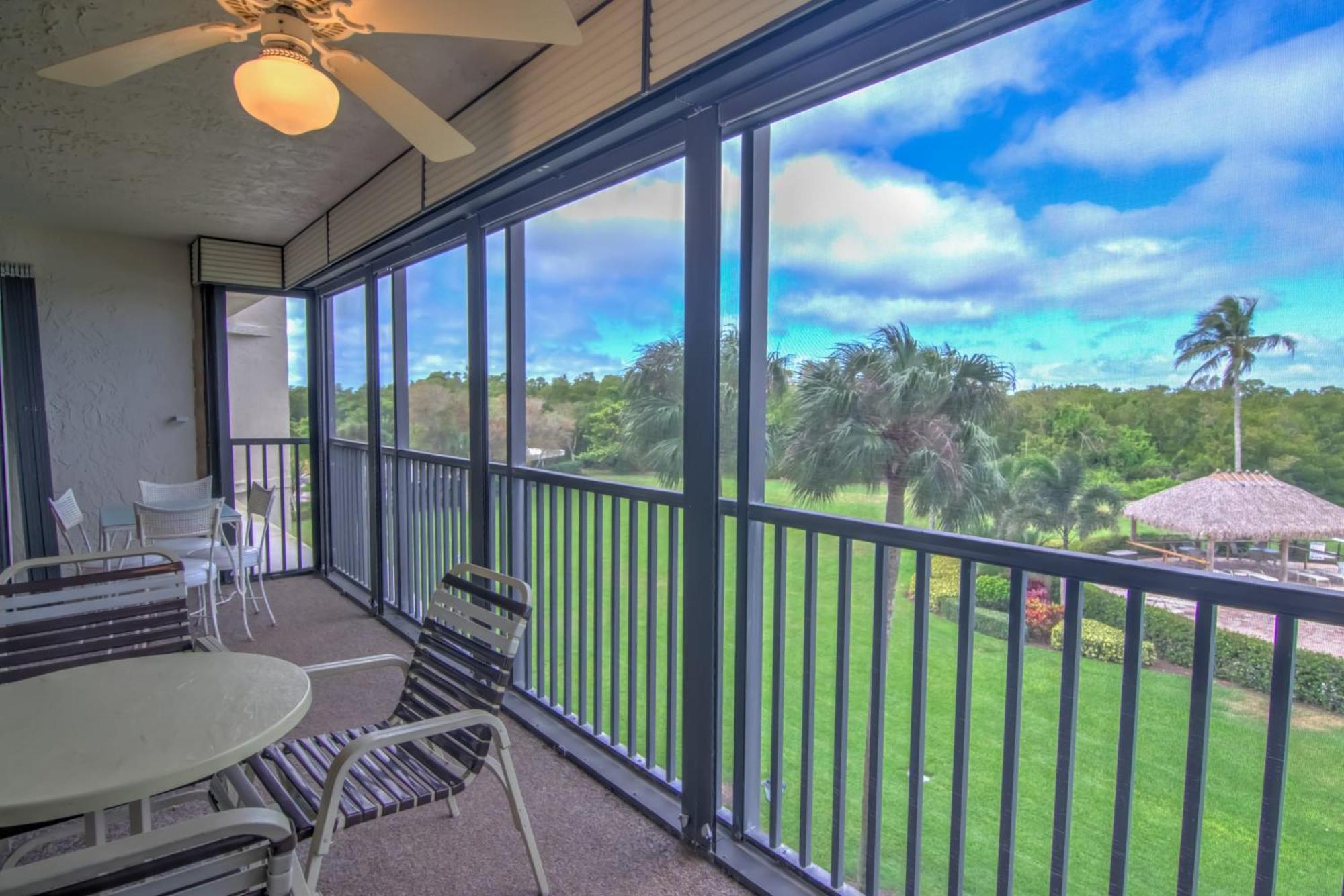 Walk To The And Enjoy Spectacular Views From 3 Bedroom Holiday home Naples
