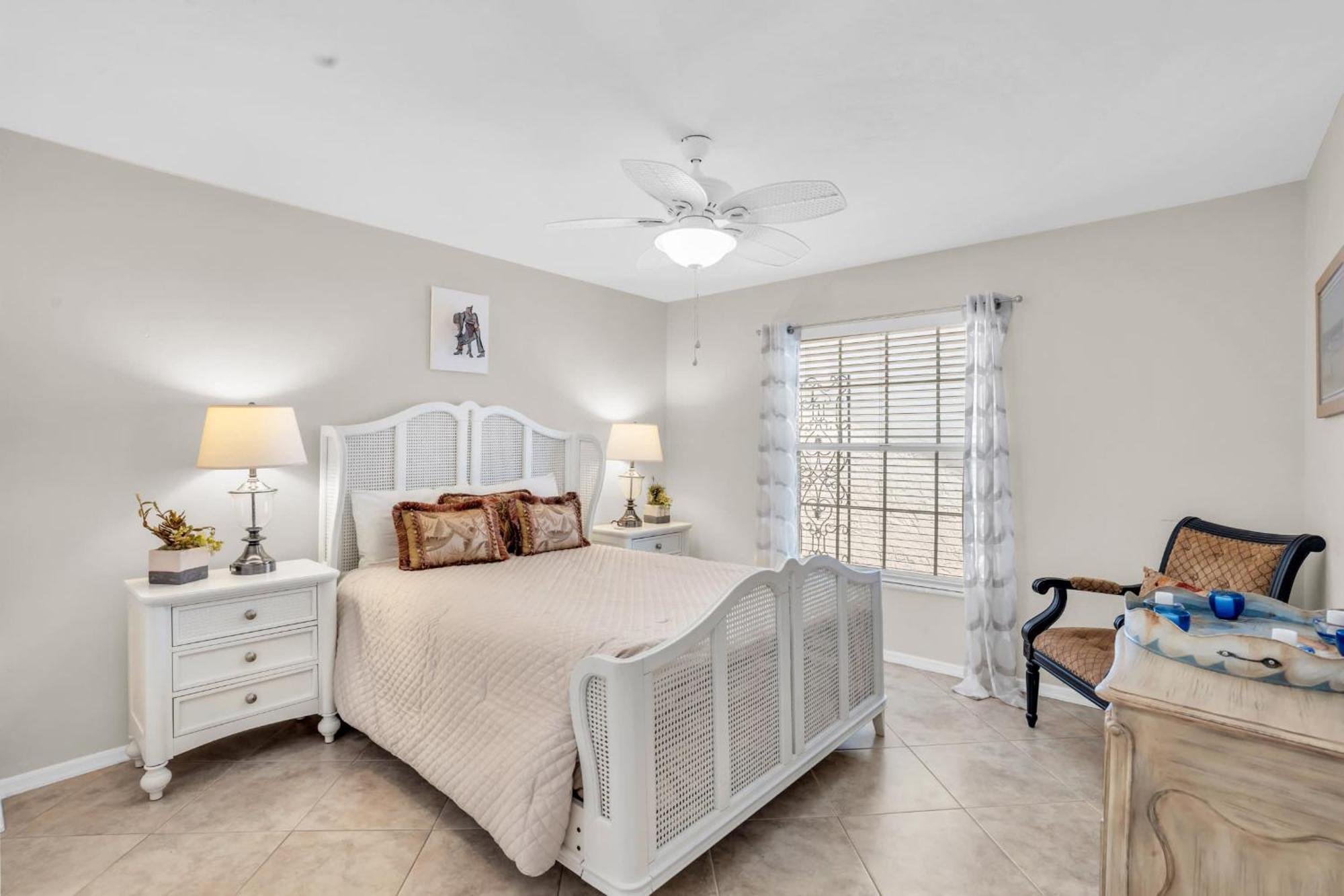 Villa View With A 1 Car Garage 2 Bedrooms In Lakeside Of Fl *