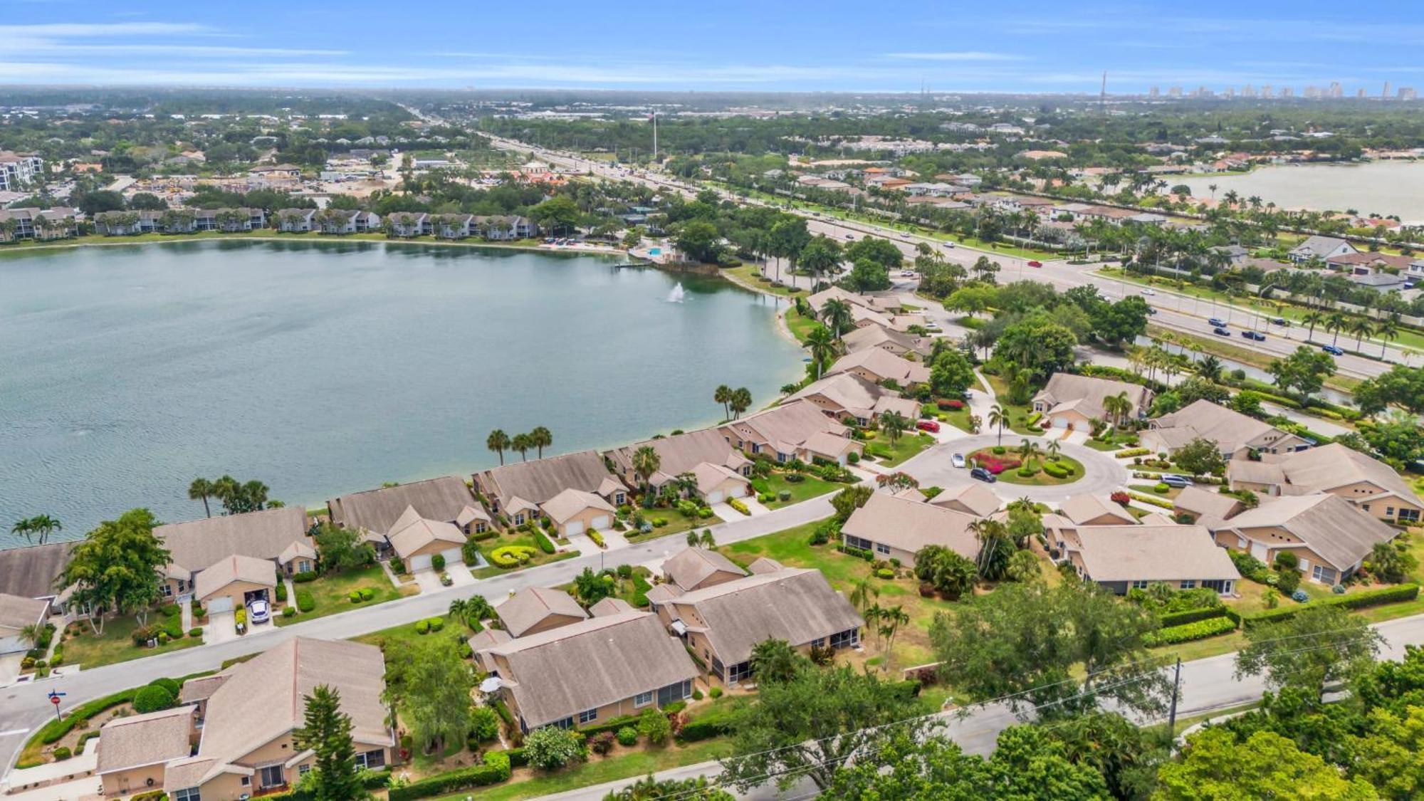 View With A 1 Car Garage 2 Bedrooms In Lakeside Of Fl * Naples