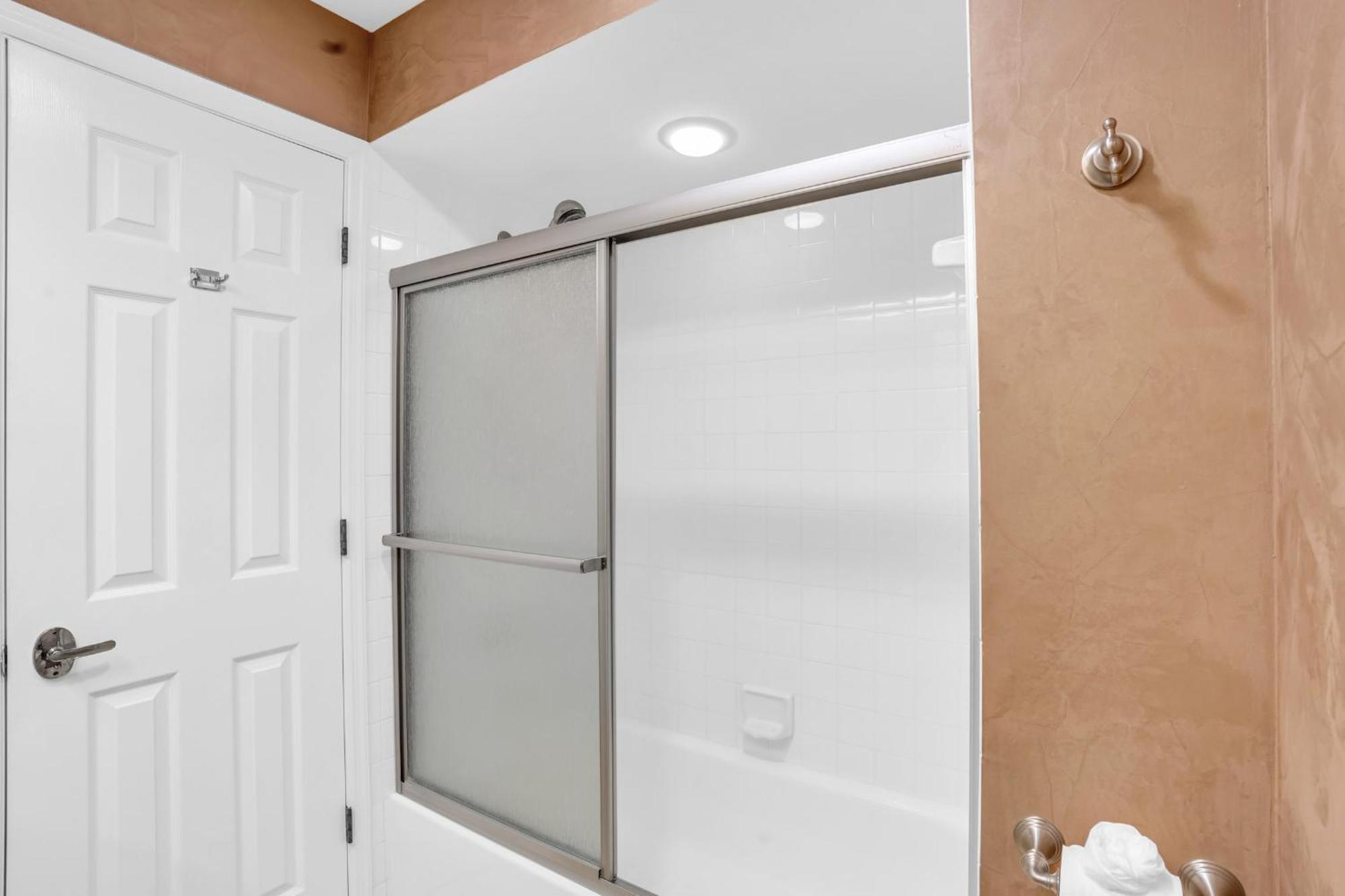 View With A 1 Car Garage 2 Bedrooms In Lakeside Of Fl * Naples