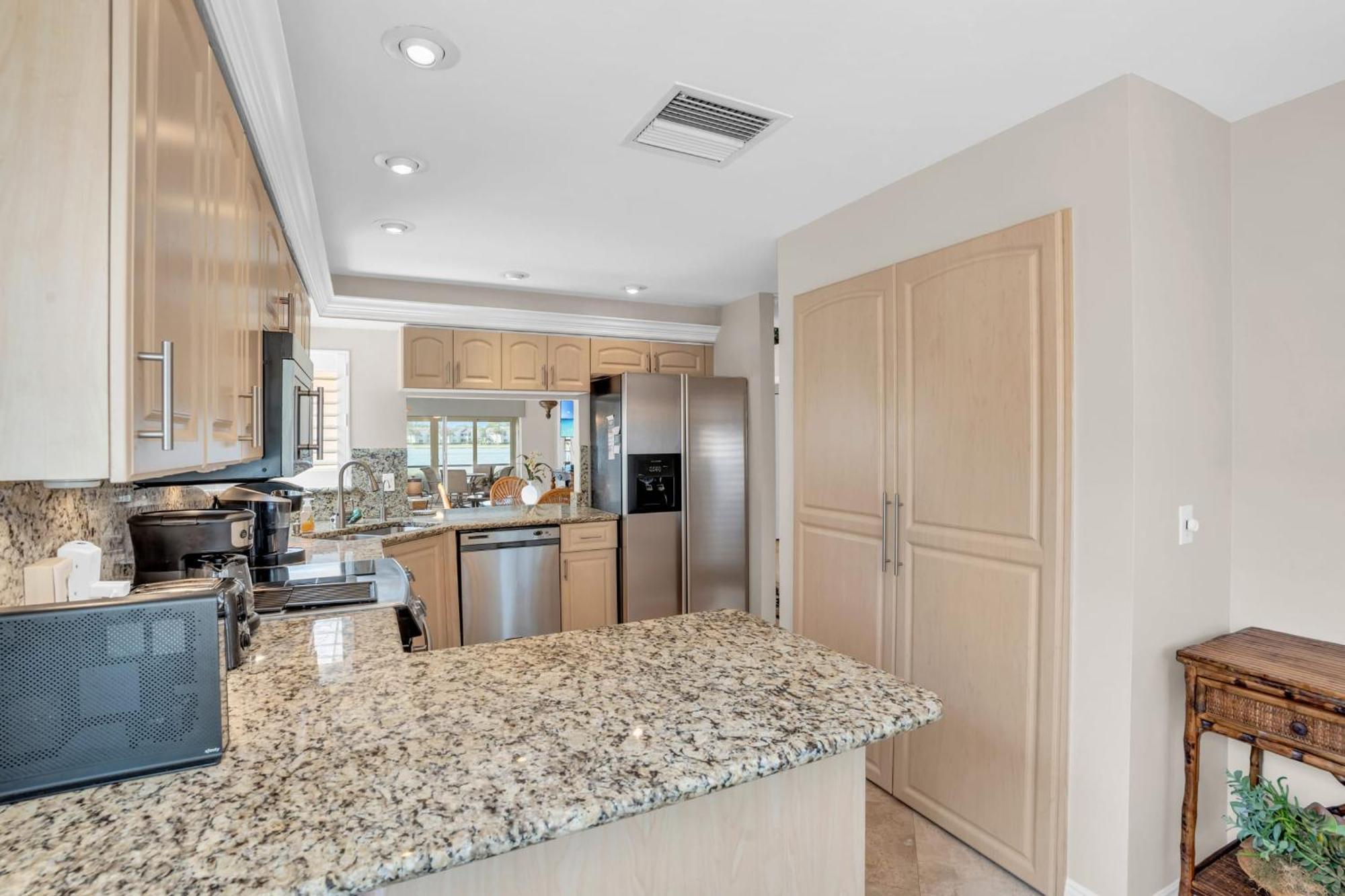 View With A 1 Car Garage 2 Bedrooms In Lakeside Of Fl *