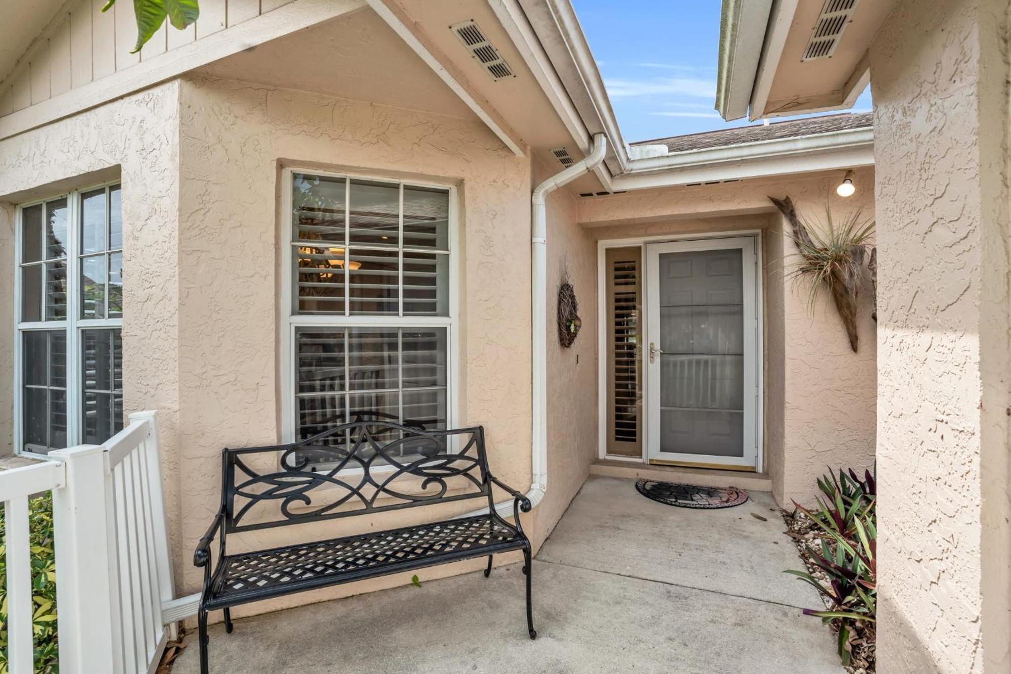 Villa View With A 1 Car Garage 2 Bedrooms In Lakeside Of Fl