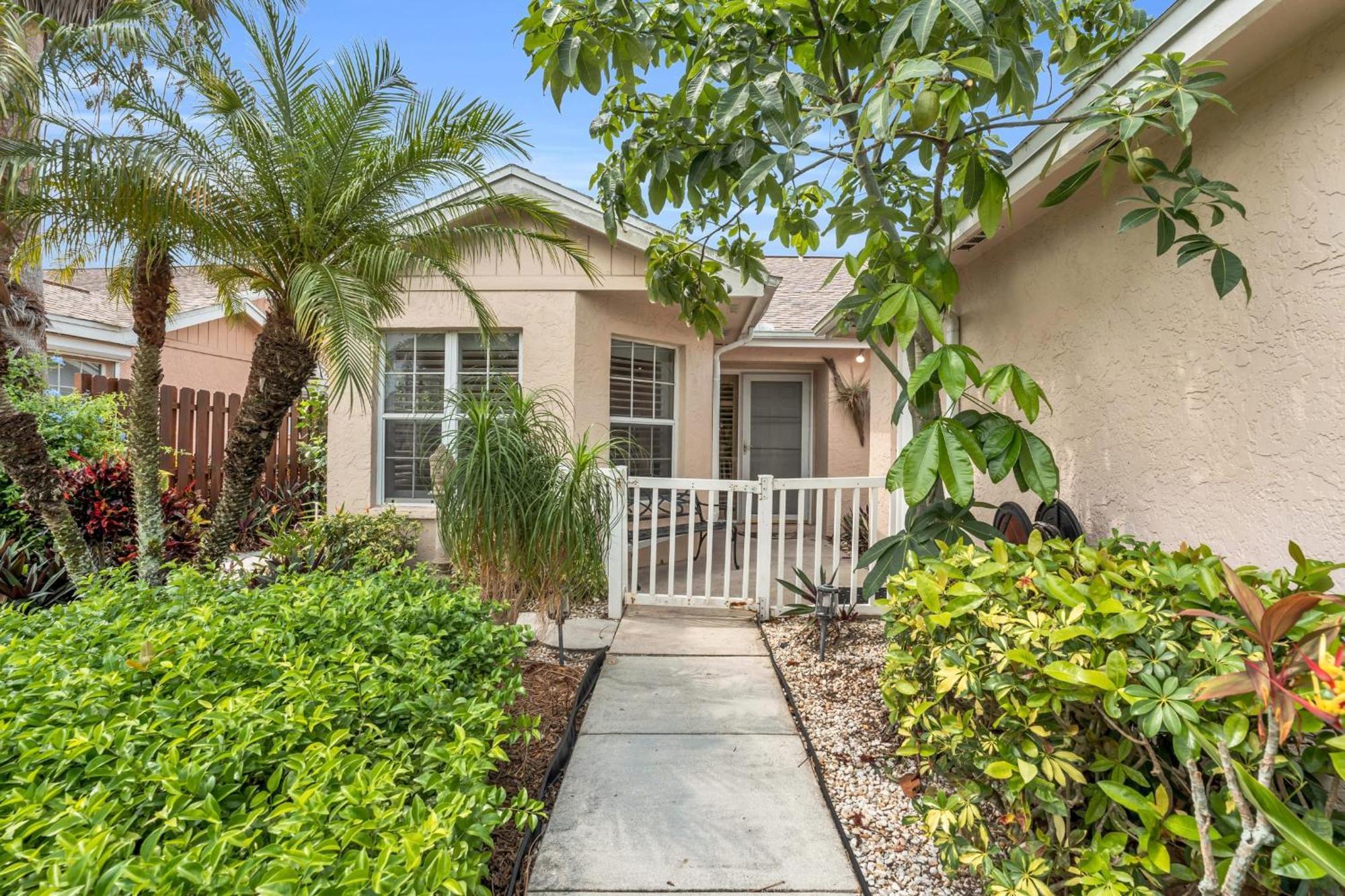 Villa View With A 1 Car Garage 2 Bedrooms In Lakeside Of Fl Naples