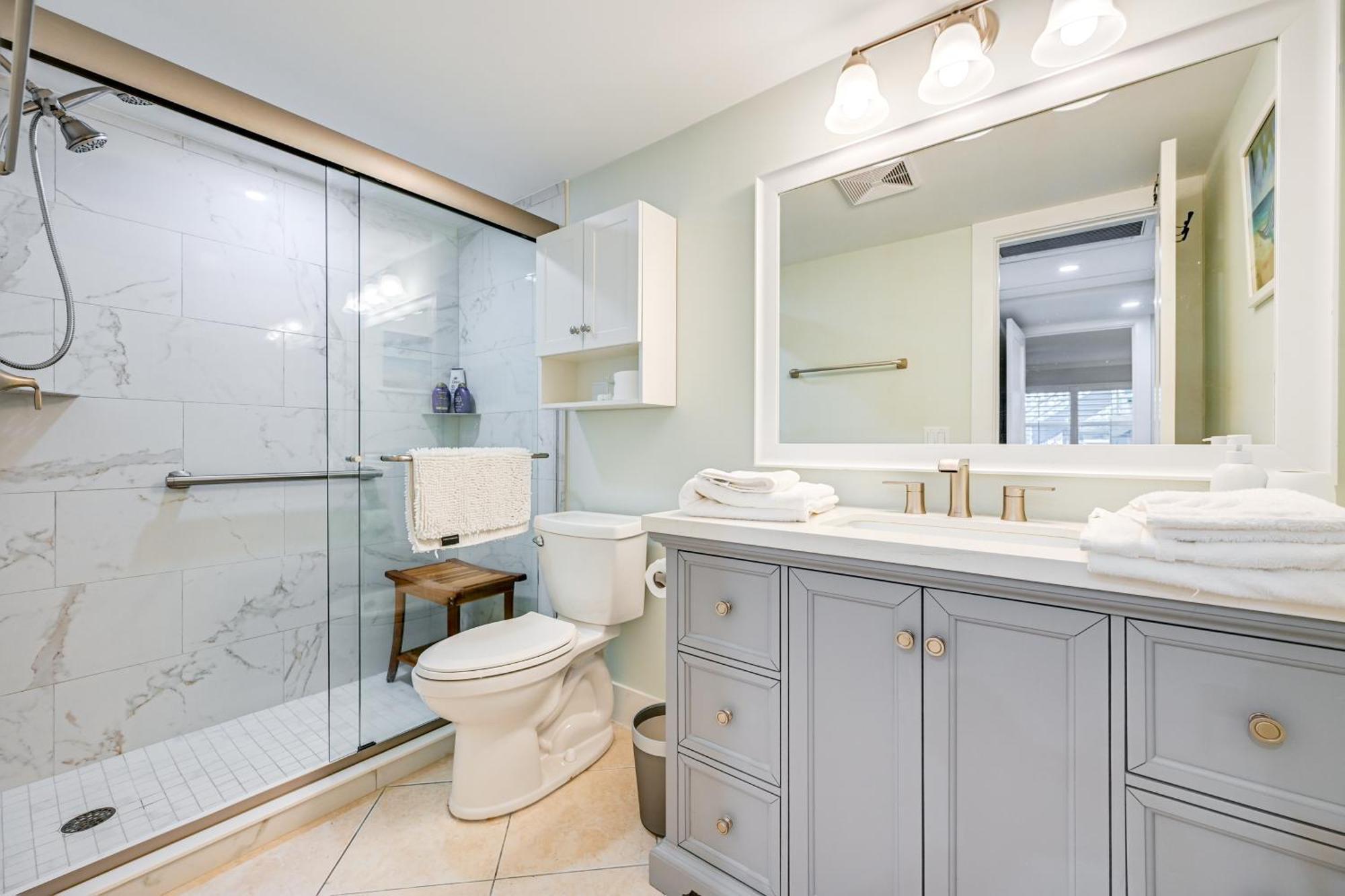 With Pool - Walk To Dining And Apartment Naples
