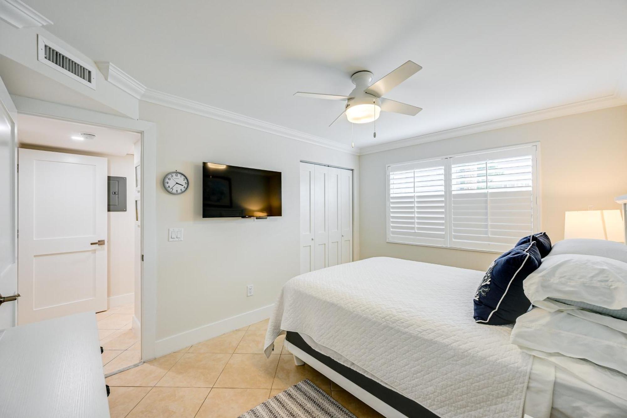 With Pool - Walk To Dining And Apartment