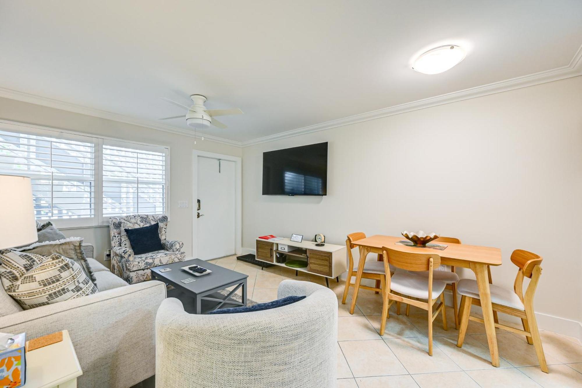 Apartment With Pool - Walk To Dining And