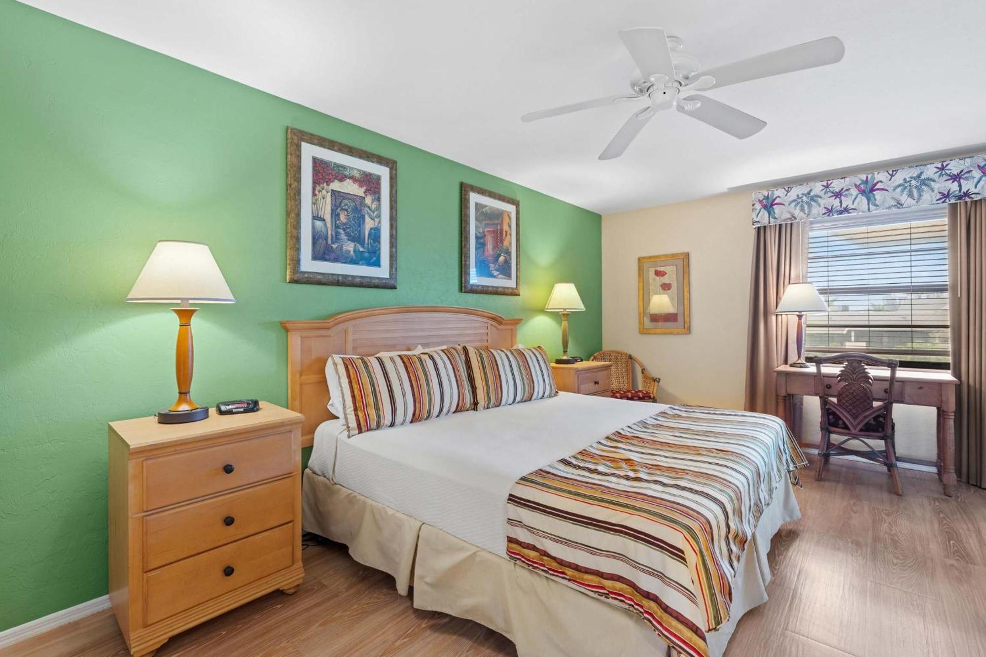 Scenic Views From 3rd Floor Deluxe #334 Holiday home Naples