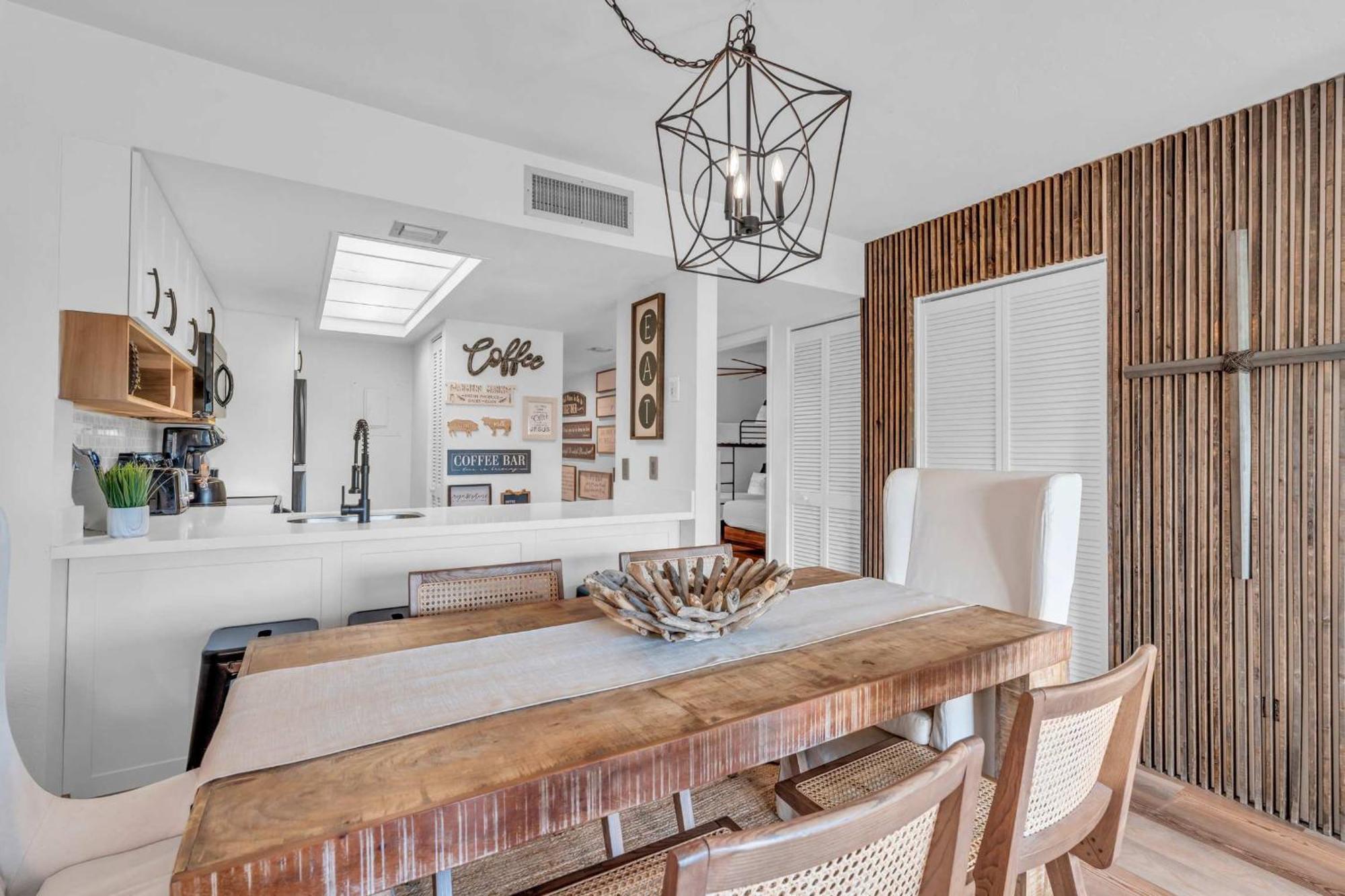 Remodeled 2br Luxury With Views Naples