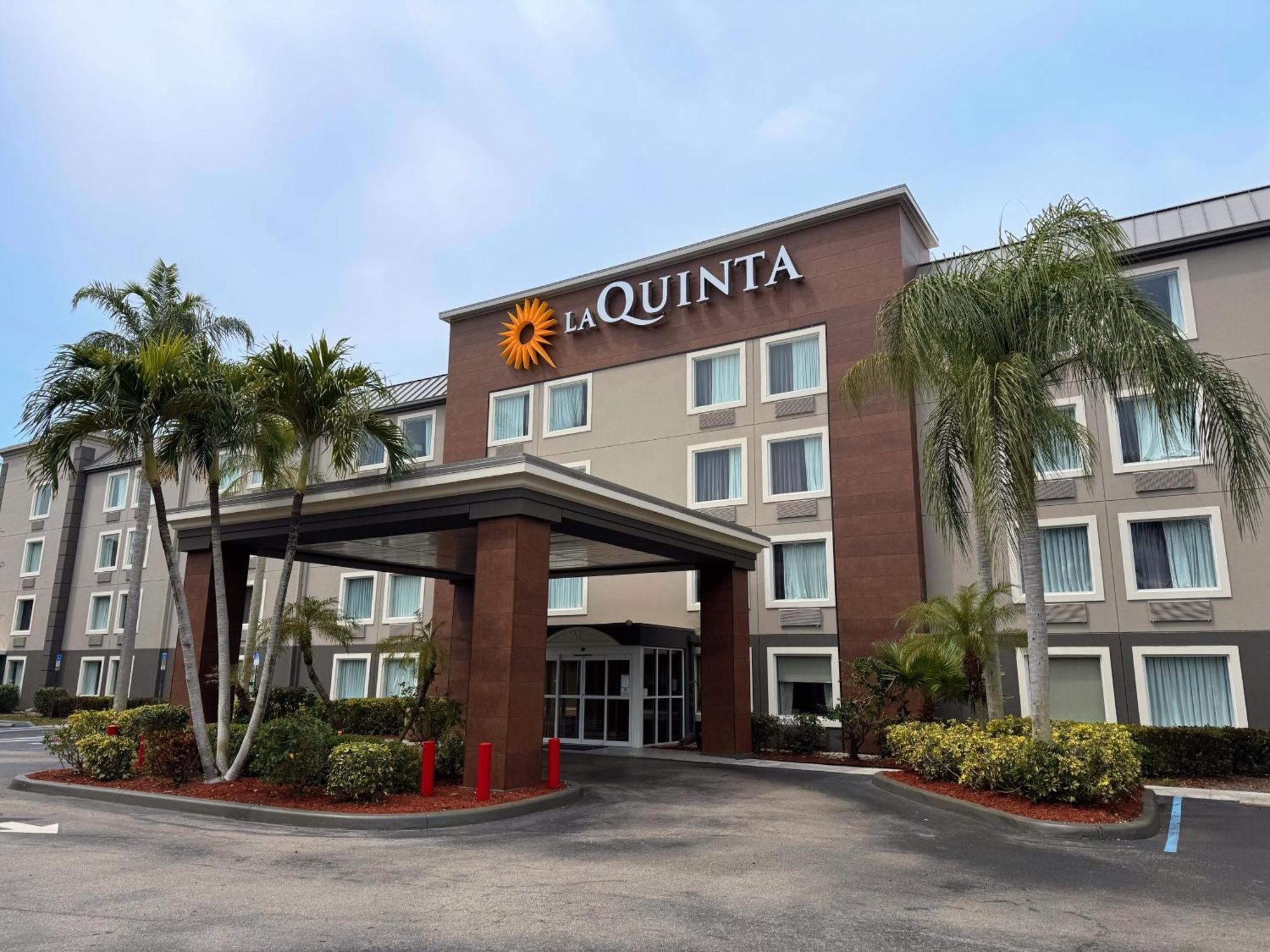 La Quinta By Wyndham Naples East Hotel 3*