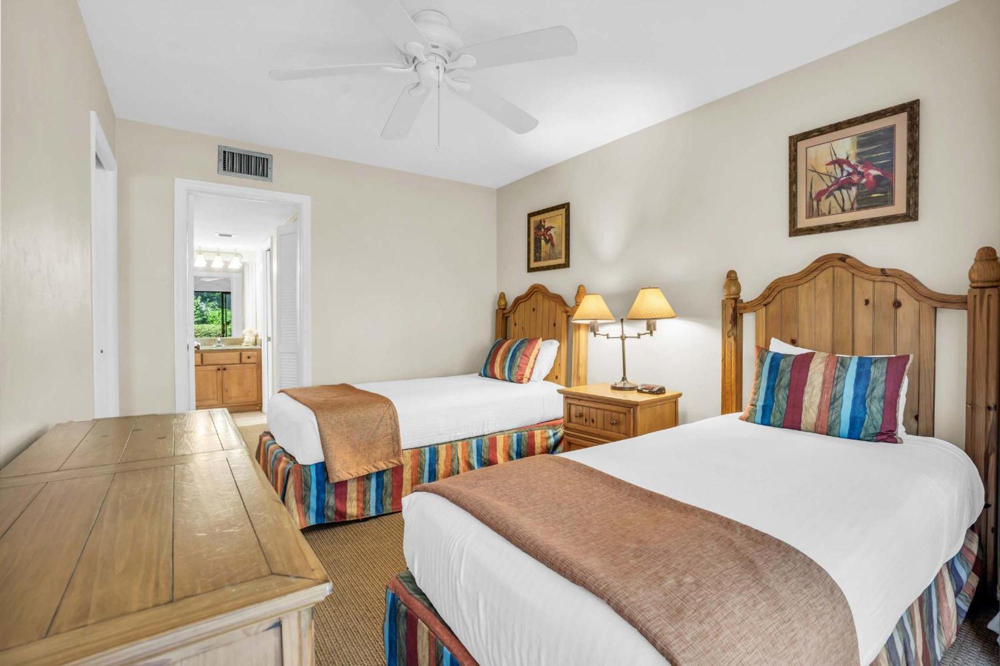 Walk From Lanai To Pool And Holiday home *
