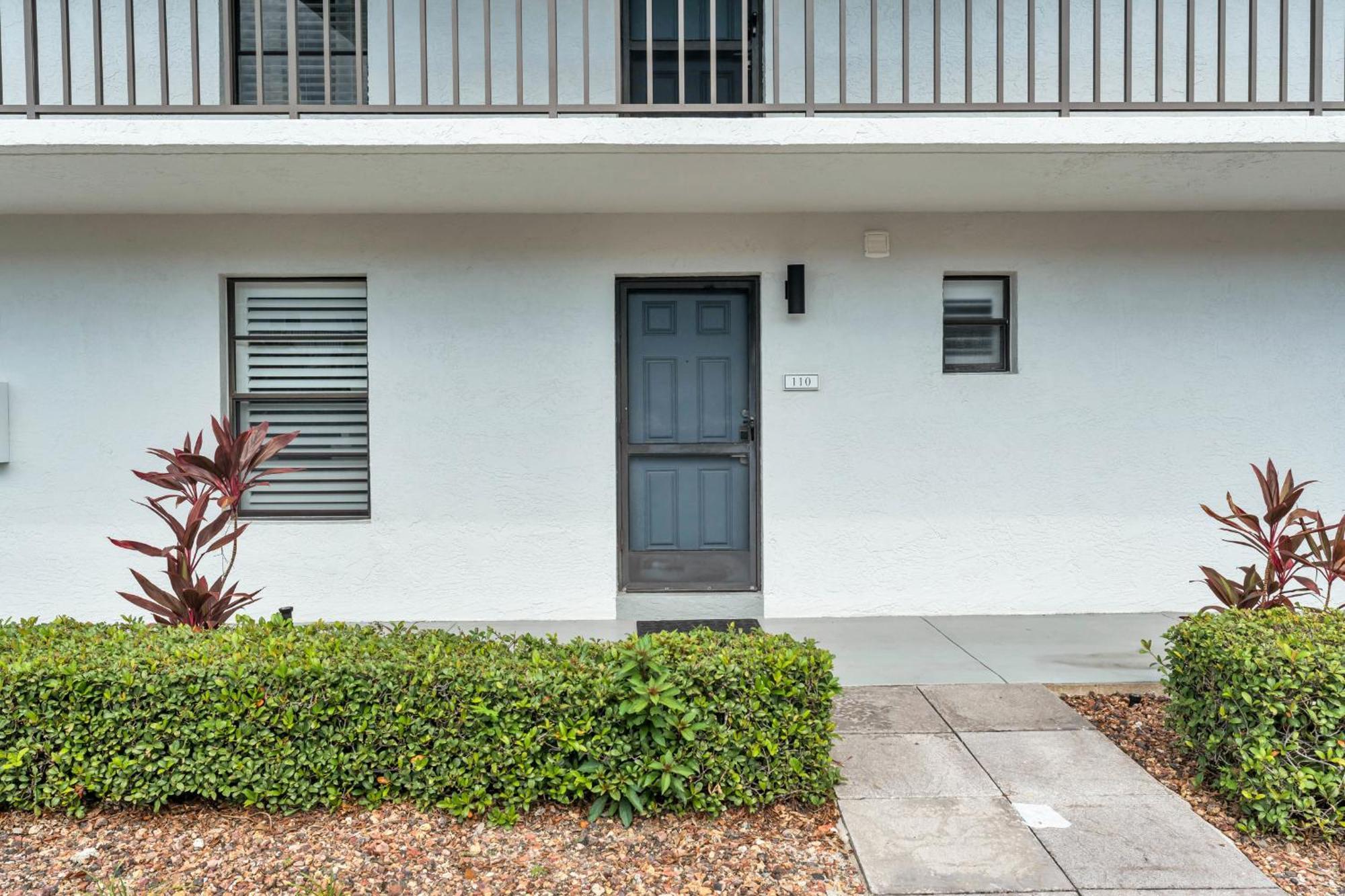 Completely Renovated First Floor * Naples