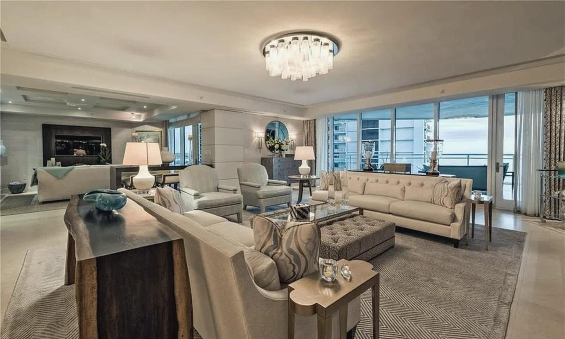 Lifestyle Stunning 3 Bedroom Beachfront Apartment *