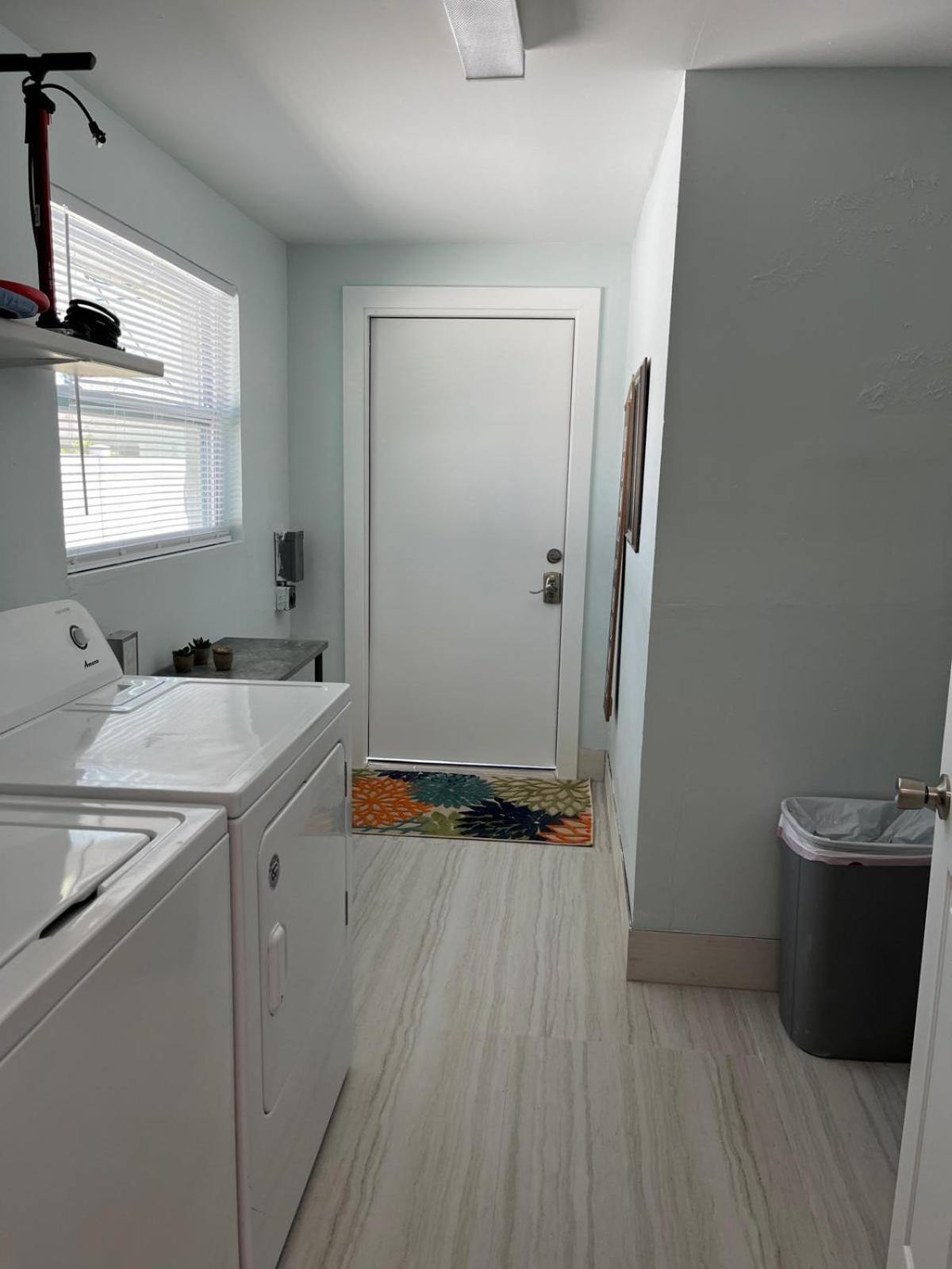 Coastal Home,walk,bike To Beach,large Fenced Yard, Large Driveway