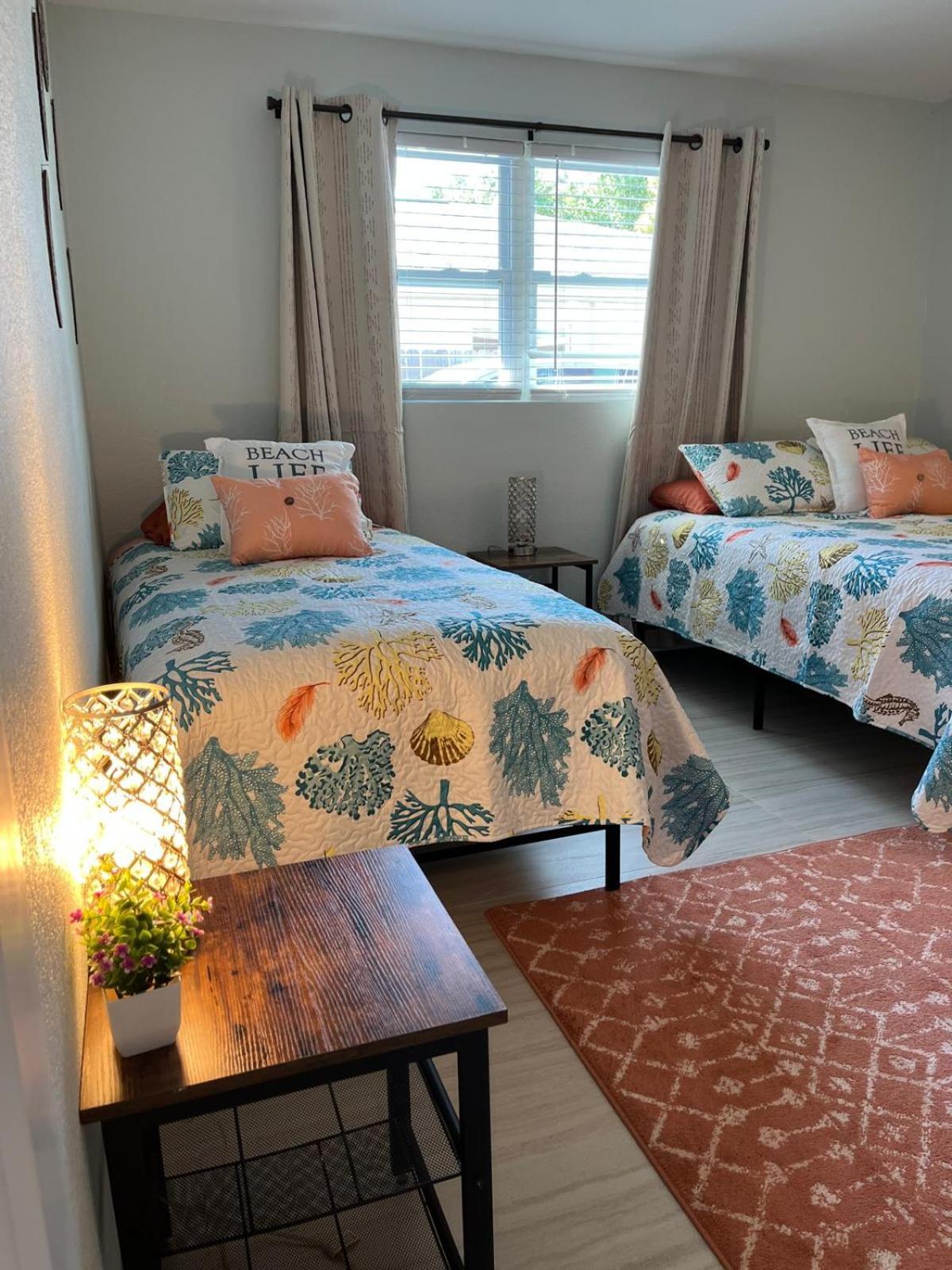 Coastal Home,walk,bike To Beach,large Fenced Yard, Large Driveway Apartment *