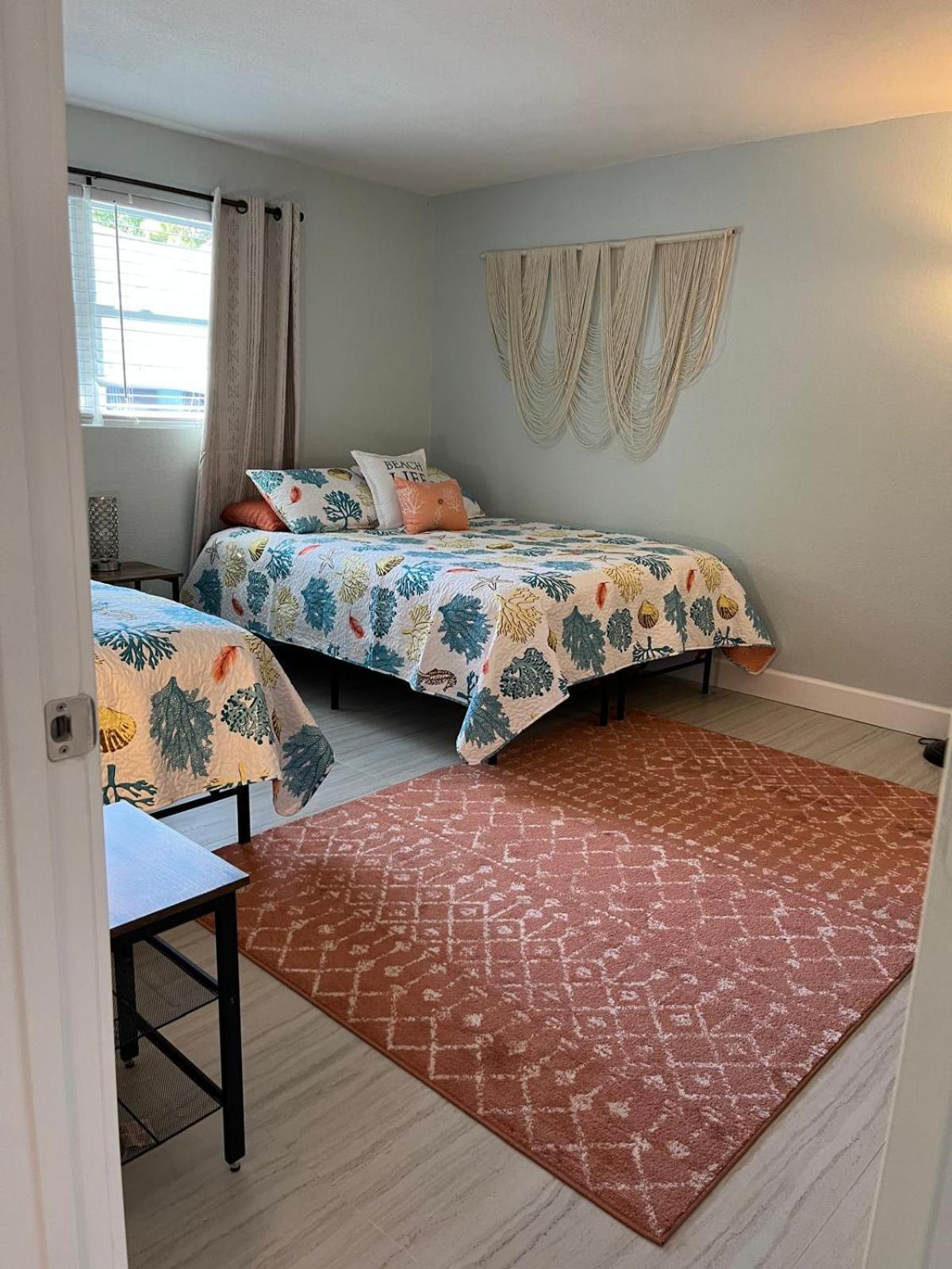 Apartment Coastal Home,walk,bike To Beach,large Fenced Yard, Large Driveway *