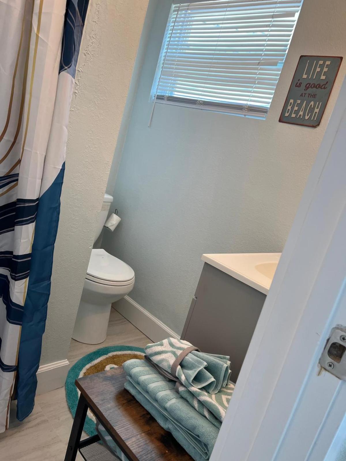 Apartment Coastal Home,walk,bike To Beach,large Fenced Yard, Large Driveway Naples
