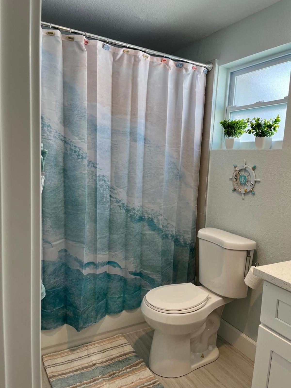 Apartment Coastal Home,walk,bike To Beach,large Fenced Yard, Large Driveway