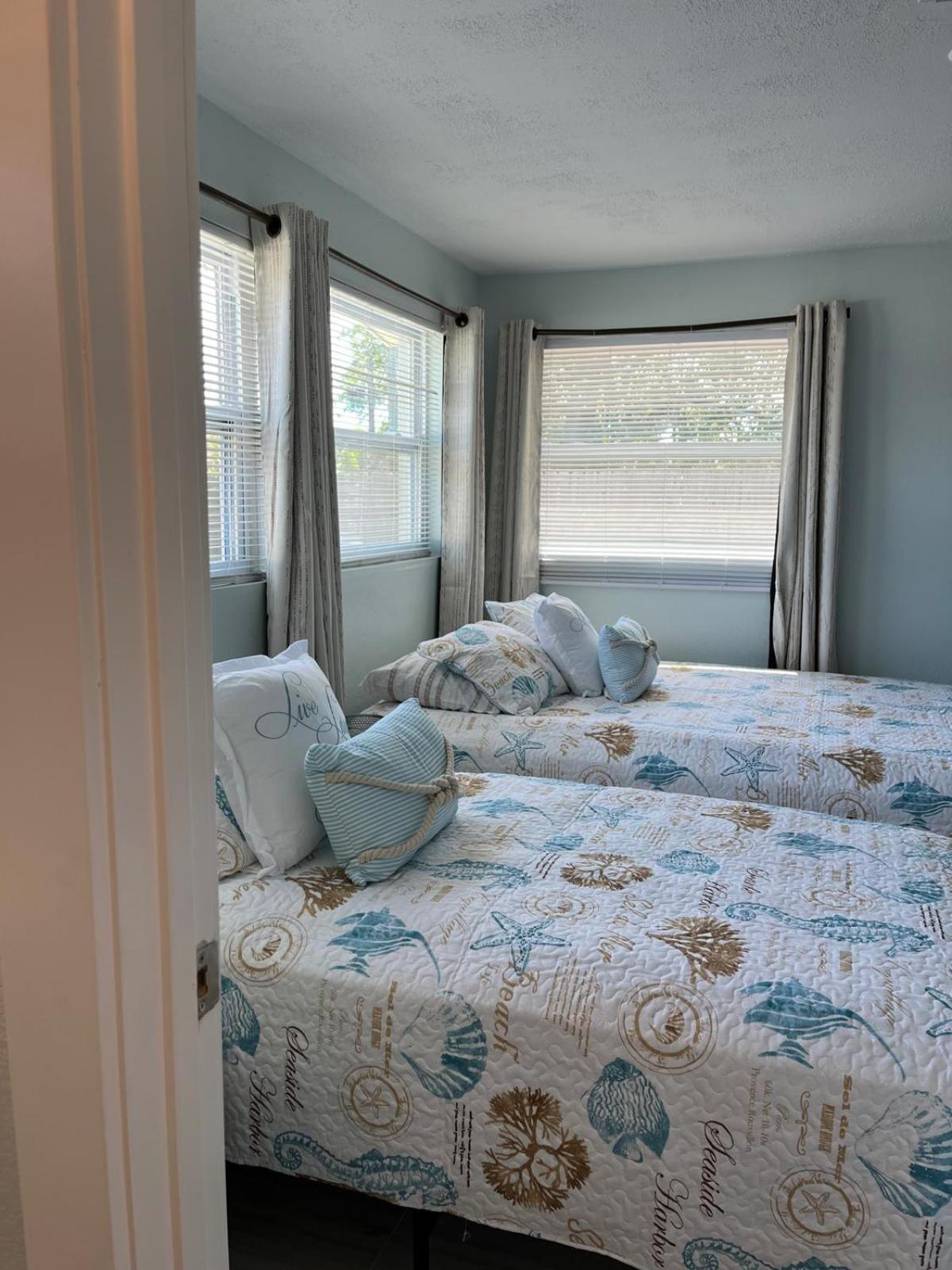 Apartment Coastal Home,walk,bike To Beach,large Fenced Yard, Large Driveway