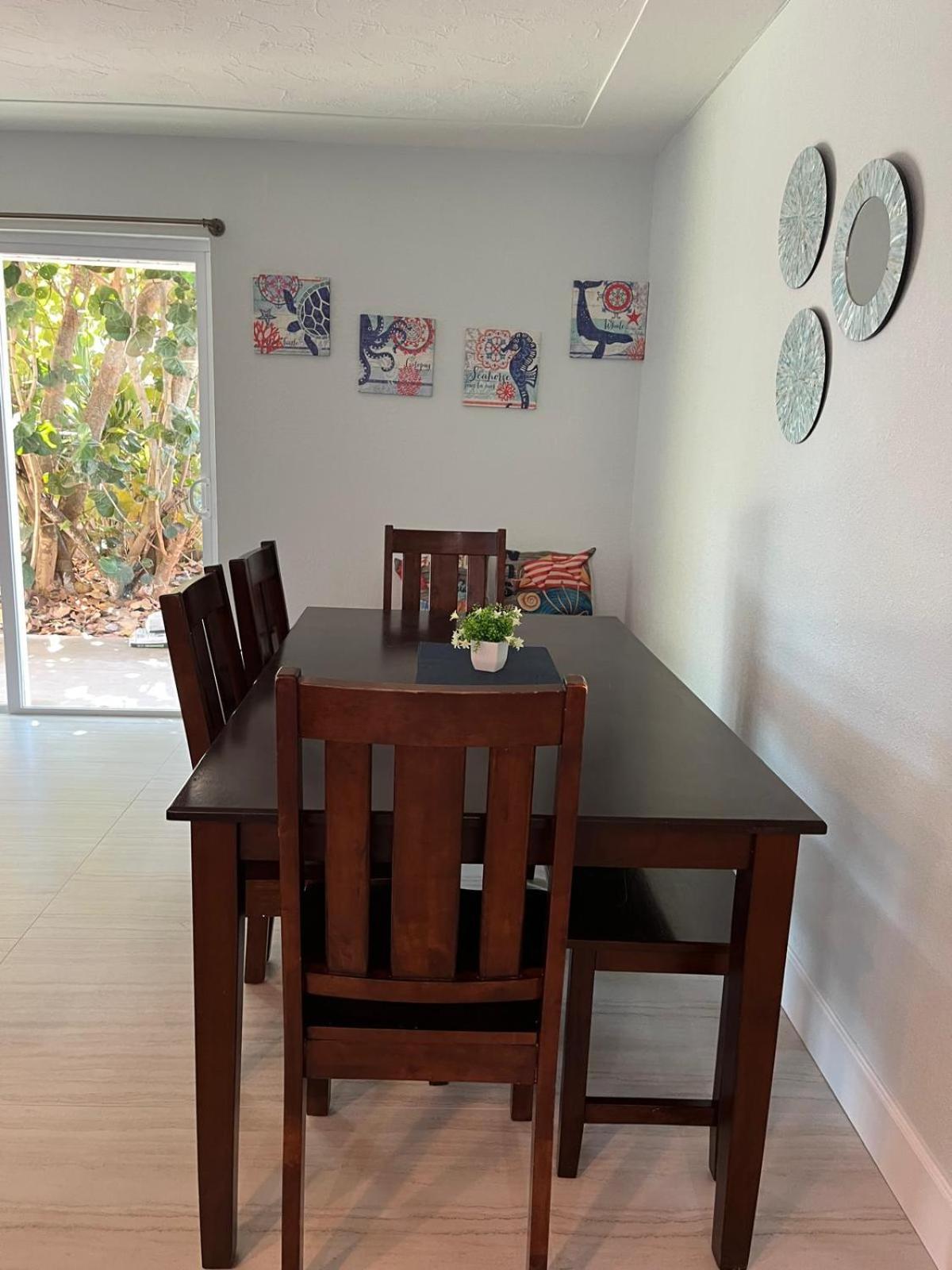 Coastal Home,walk,bike To Beach,large Fenced Yard, Large Driveway Apartment Naples