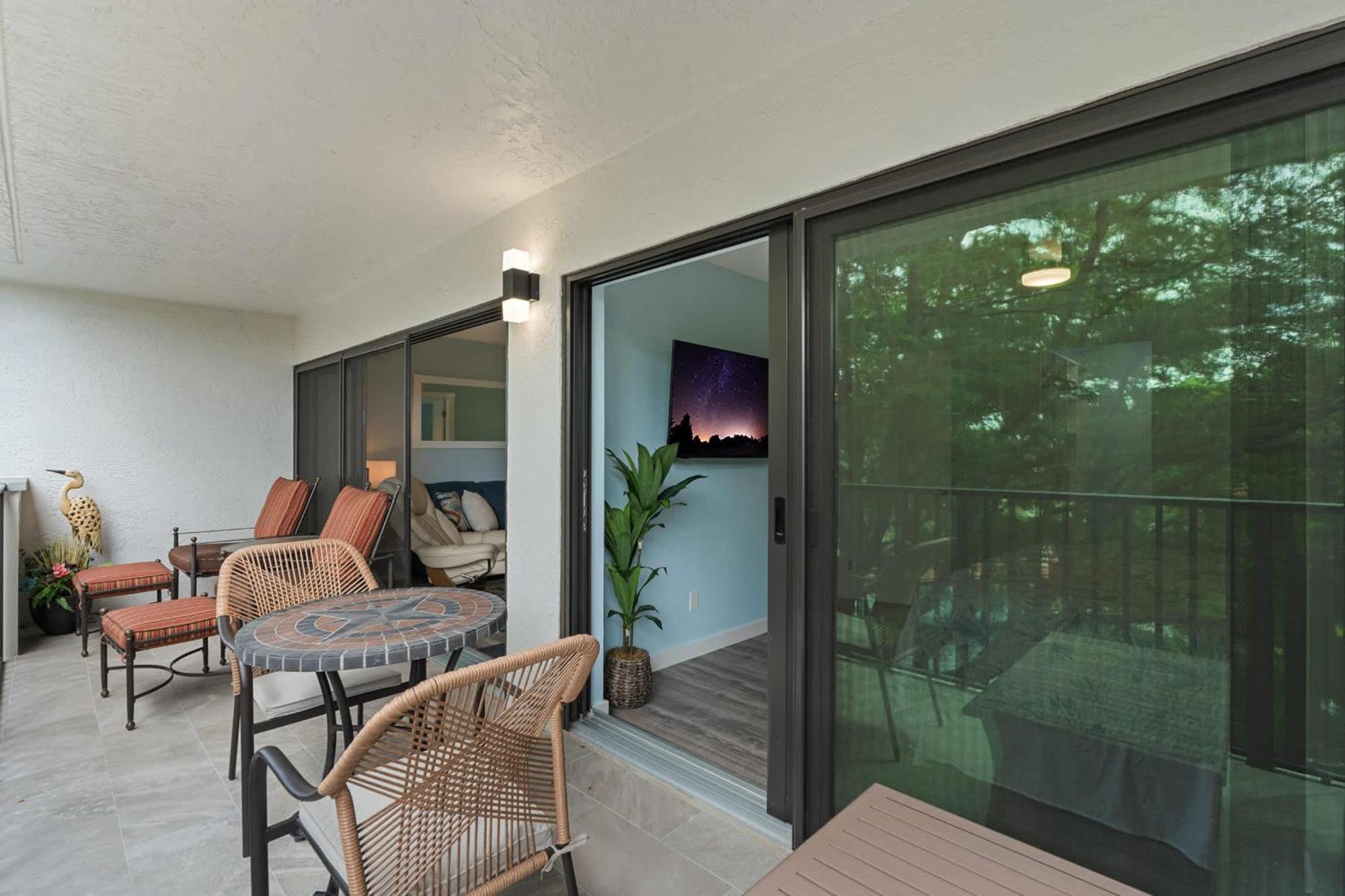 Luxury With Private Lanai Views And Close To The Pool *