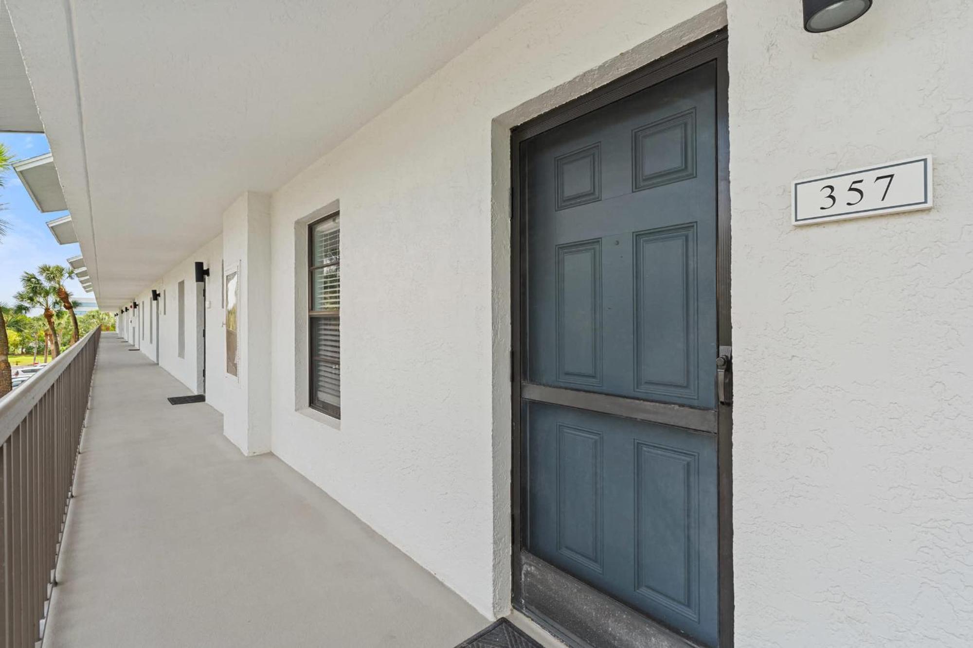 Luxury With Private Lanai Views And Close To The Pool *