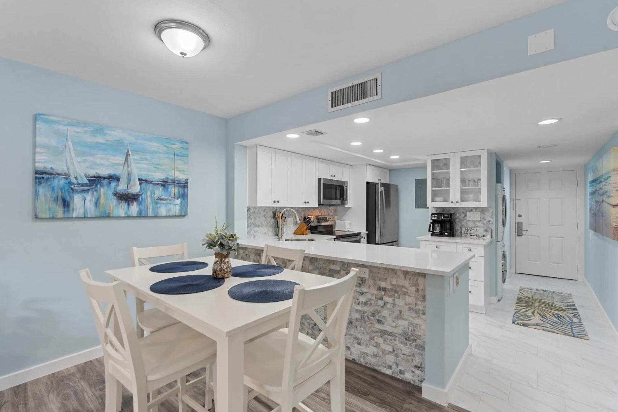 Luxury With Private Lanai Views And Close To The Pool *