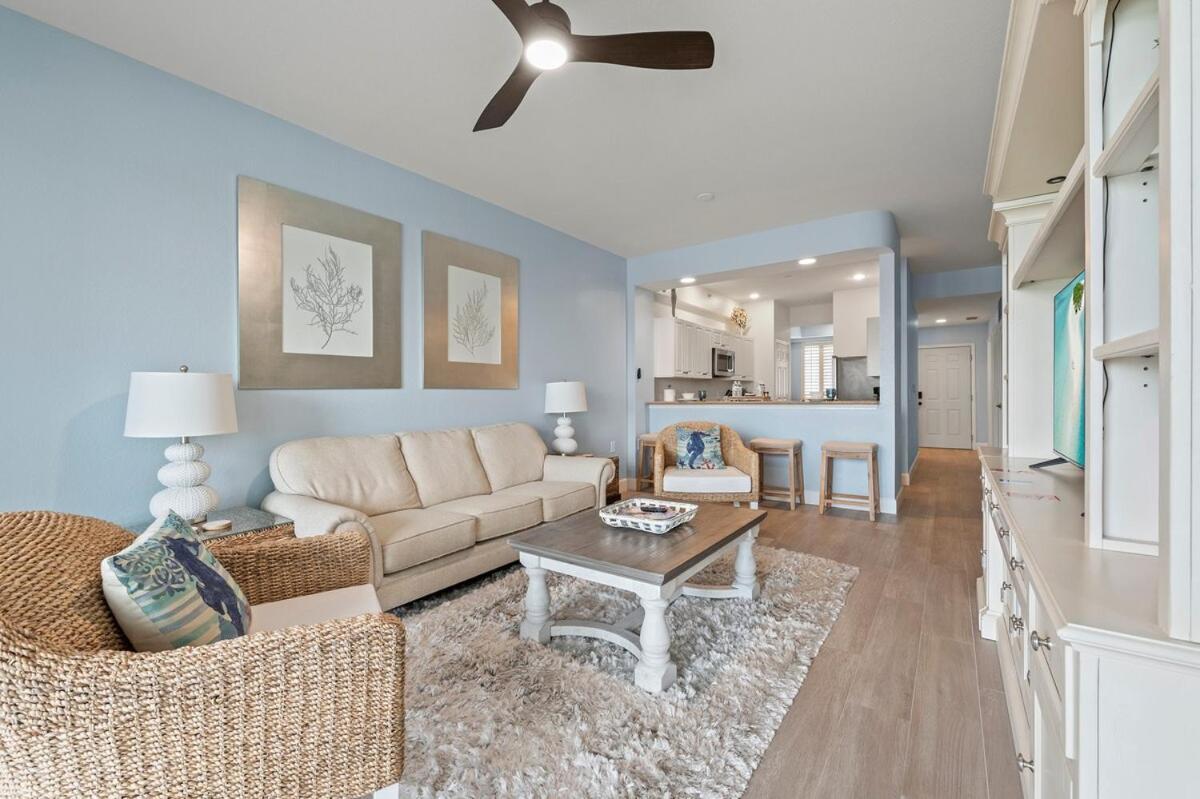 Golf Views With Pool And Amenities Naples