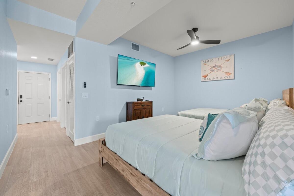 Golf Views With Pool And Amenities *
