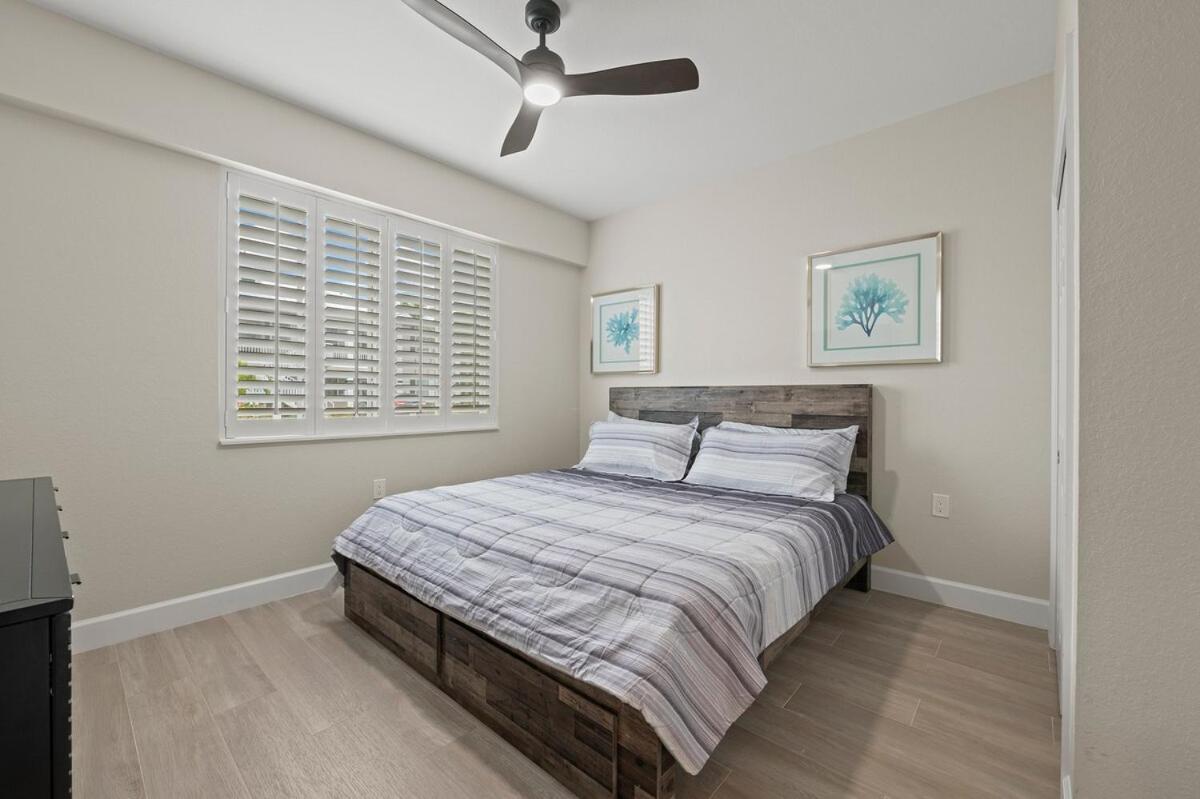 Golf Views With Pool And Amenities Apartment