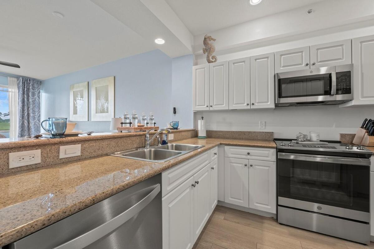 Golf Views With Pool And Amenities