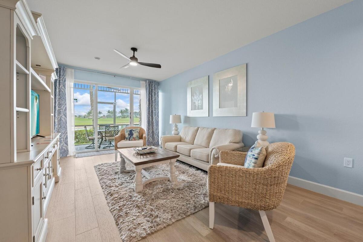Apartment Golf Views With Pool And Amenities