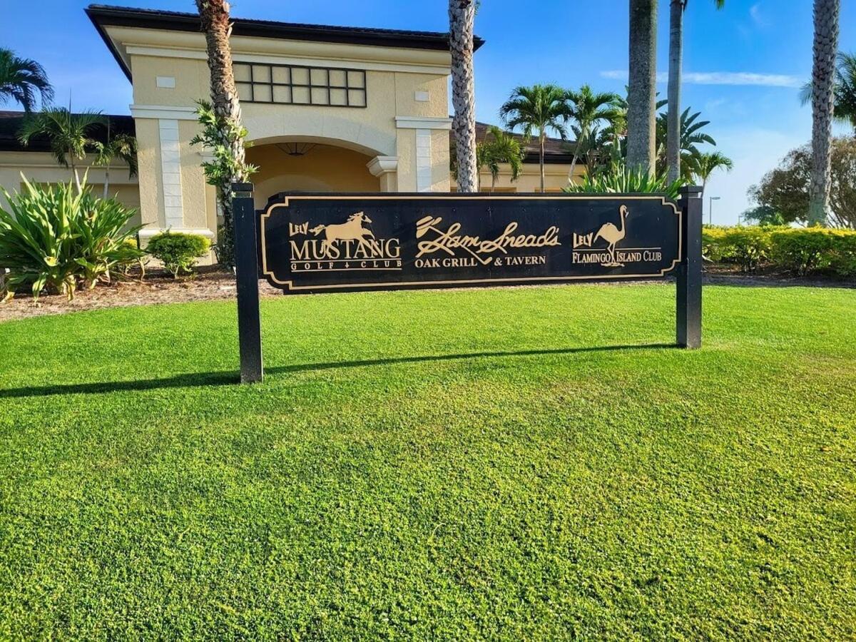 Golf Views With Pool And Amenities Naples