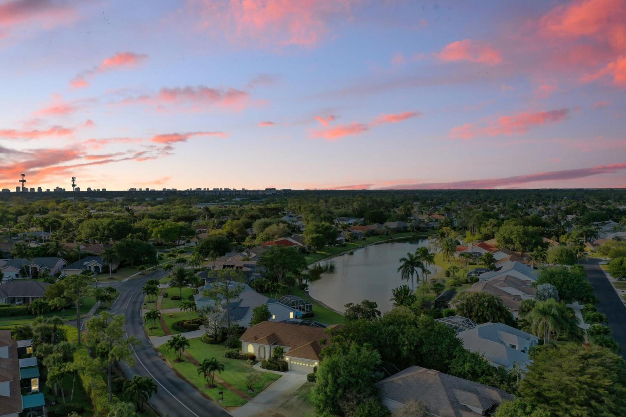 Holiday home Private Pool Pond Views Bonus Lounge In Gated Community Drive To Dining