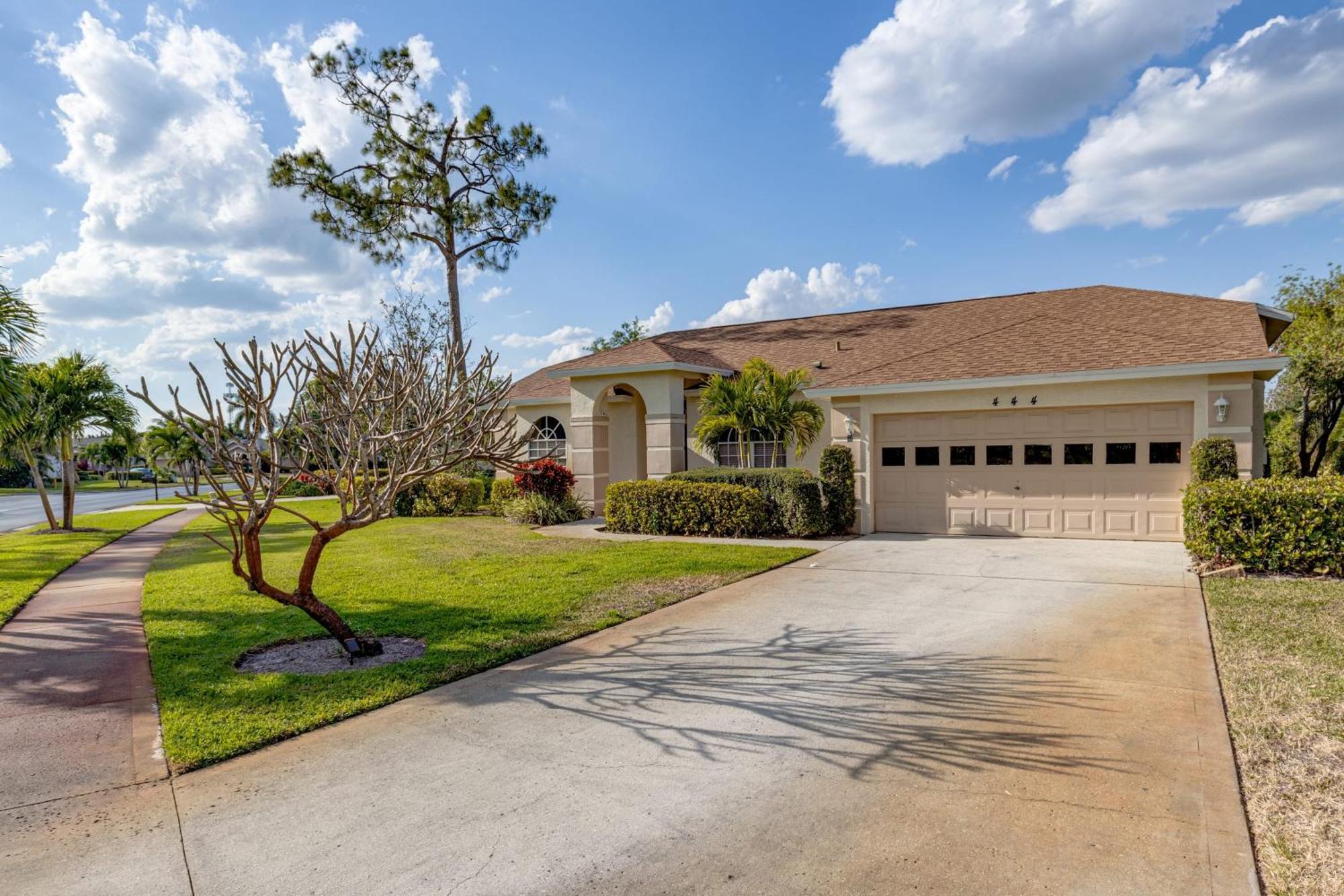 Holiday home Private Pool Pond Views Bonus Lounge In Gated Community Drive To Dining Naples