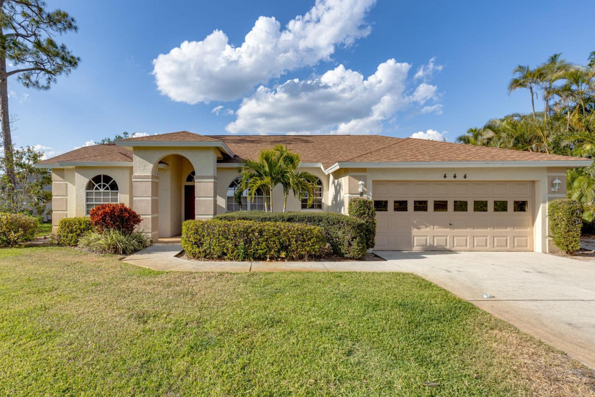 Private Pool Pond Views Bonus Lounge In Gated Community Drive To Dining Naples