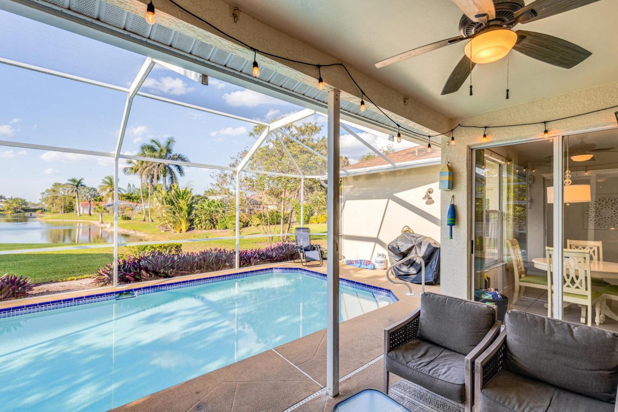 Private Pool Pond Views Bonus Lounge In Gated Community Drive To Dining Naples