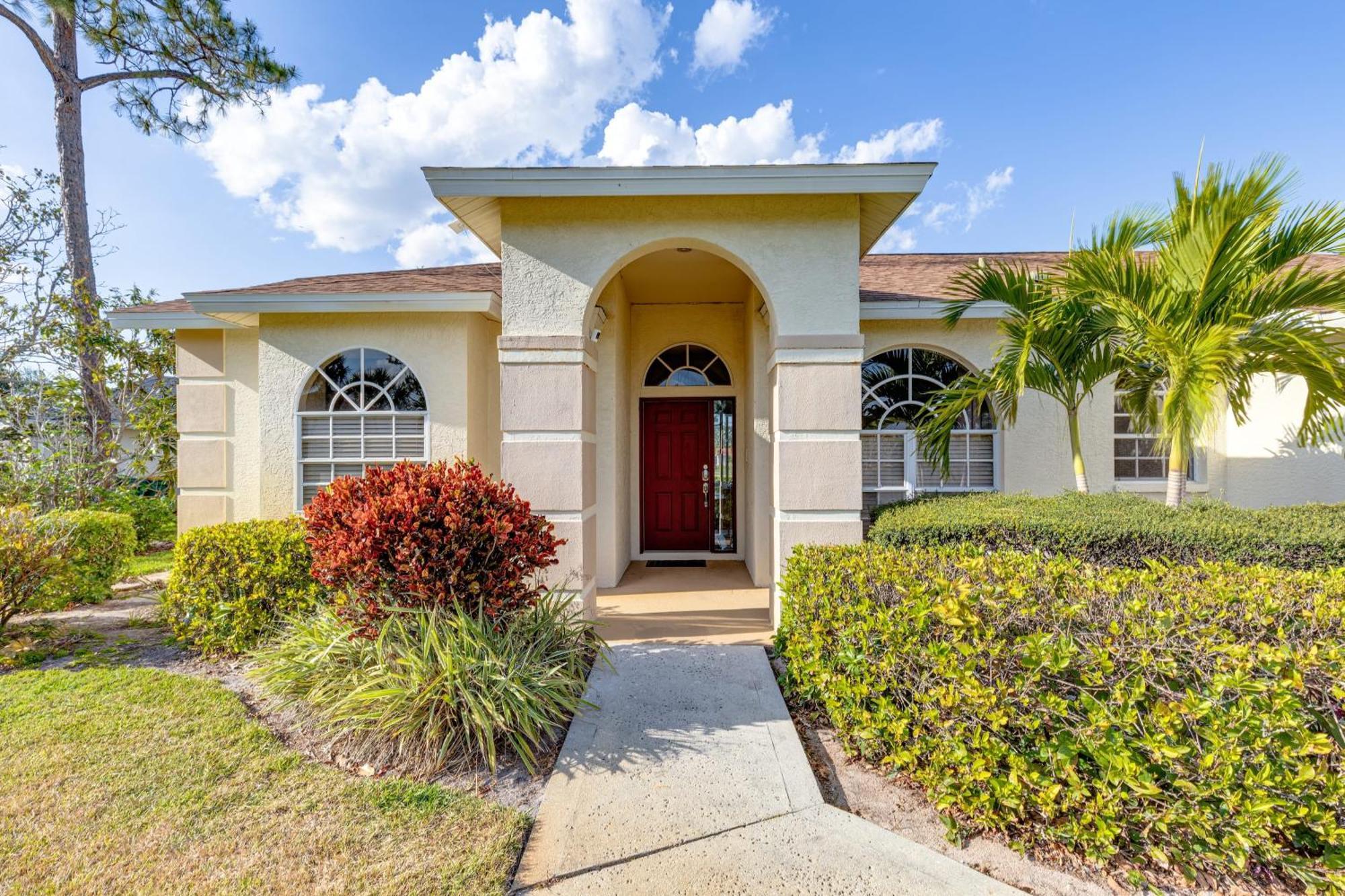 Private Pool Pond Views Bonus Lounge In Gated Community Drive To Dining * Naples