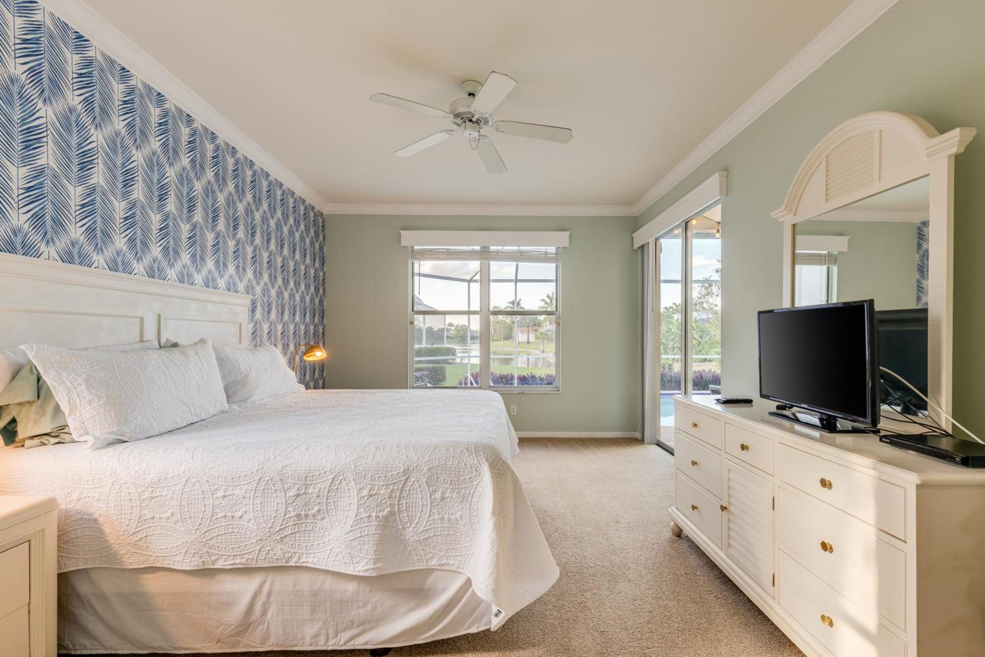 Private Pool Pond Views Bonus Lounge In Gated Community Drive To Dining Holiday home *