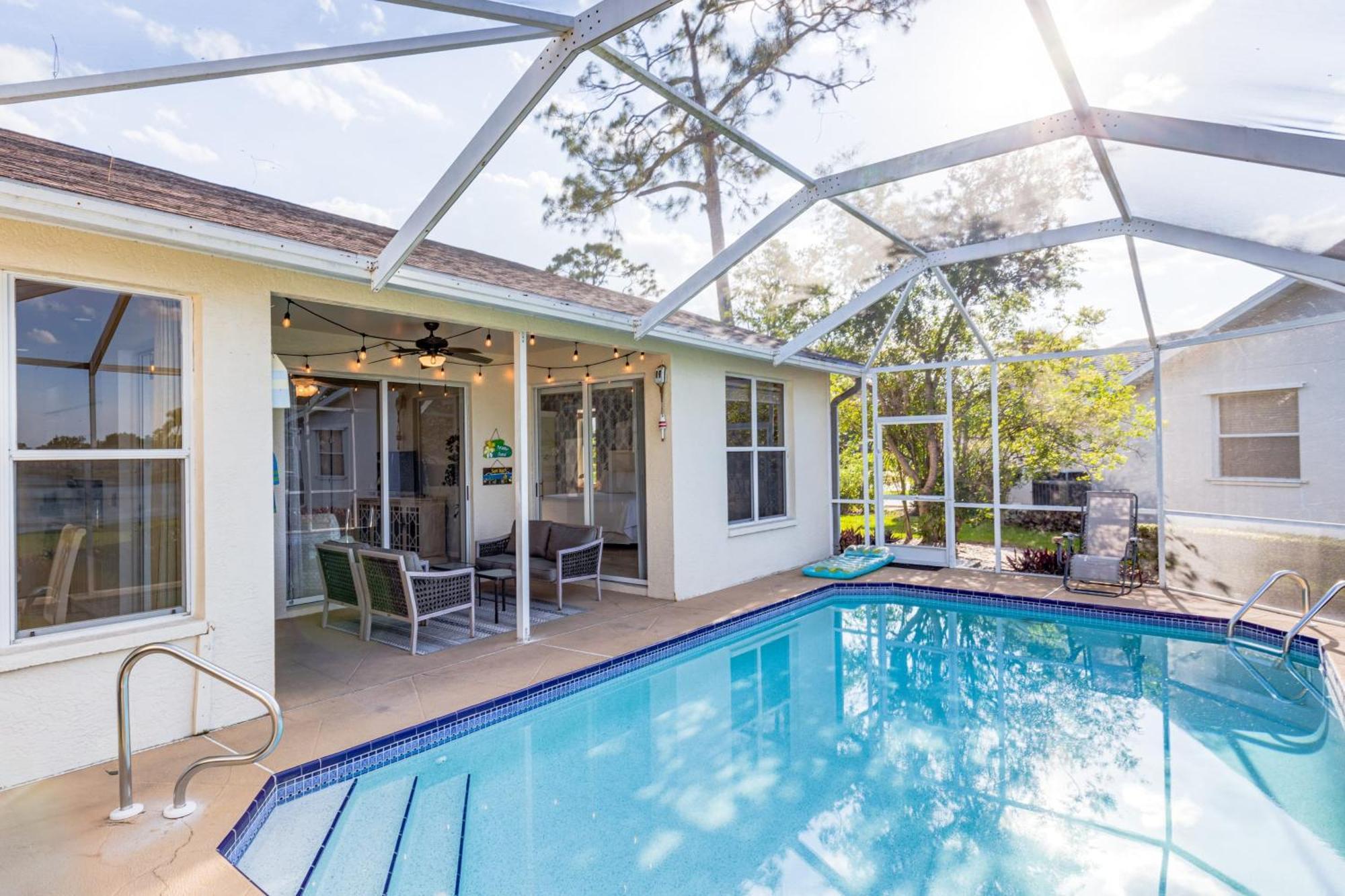 Holiday home Private Pool Pond Views Bonus Lounge In Gated Community Drive To Dining Naples