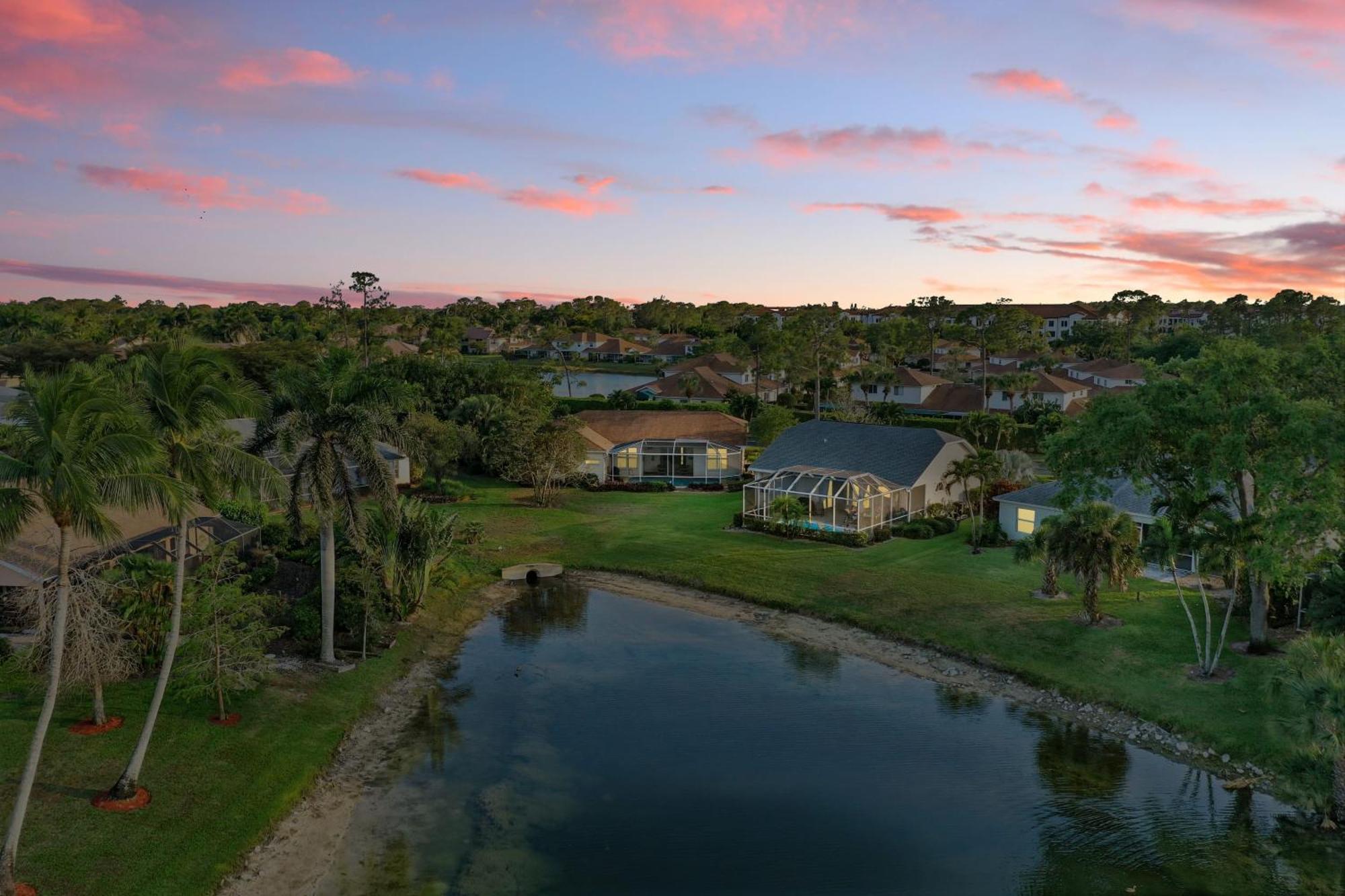 Private Pool Pond Views Bonus Lounge In Gated Community Drive To Dining * Naples