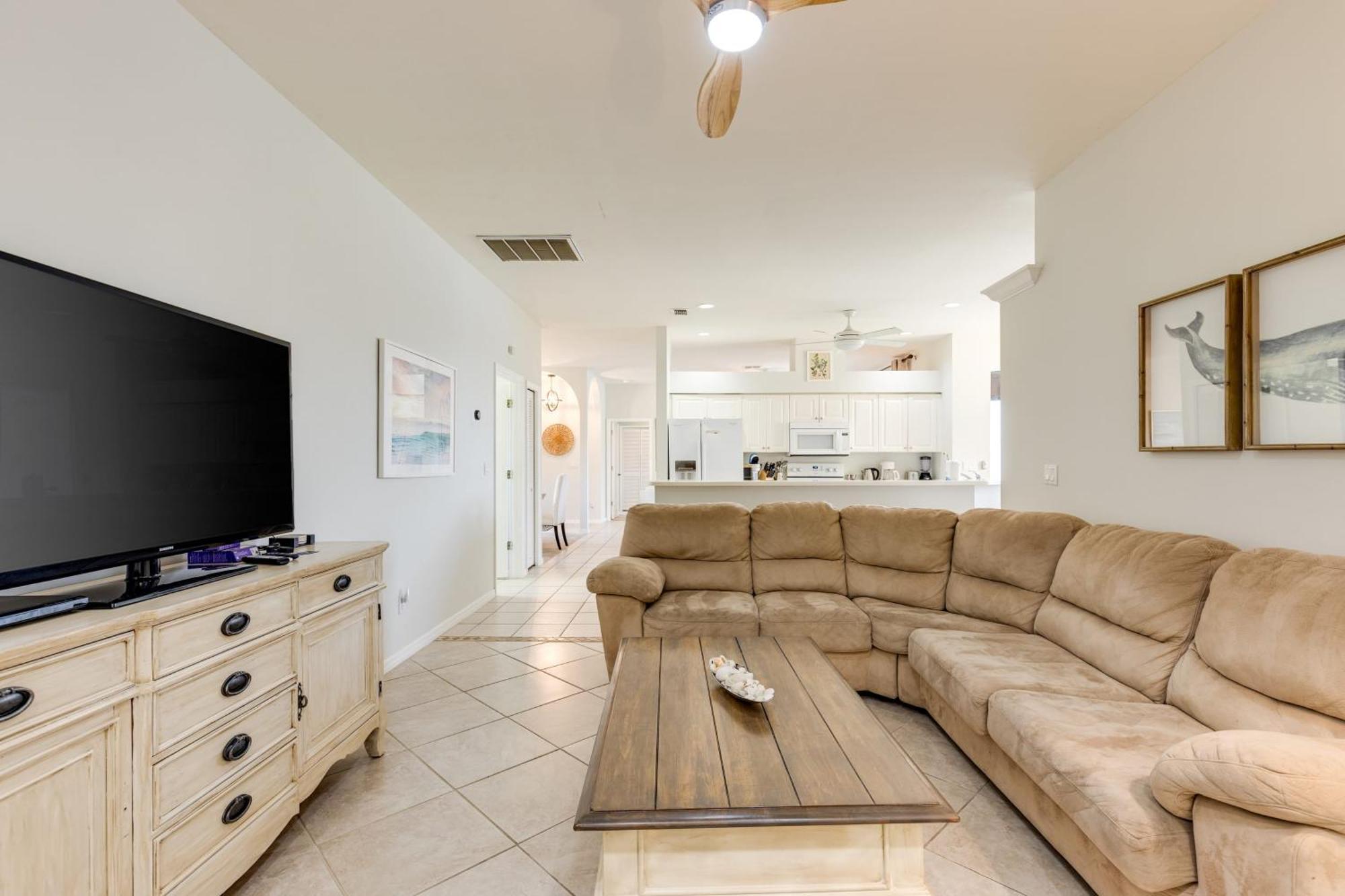 Holiday home Private Pool Pond Views Bonus Lounge In Gated Community Drive To Dining