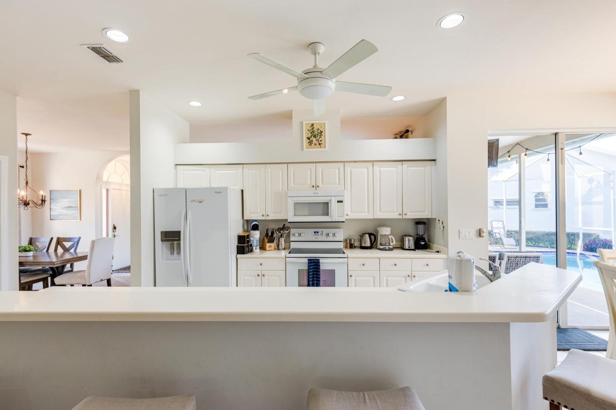 Private Pool Pond Views Bonus Lounge In Gated Community Drive To Dining Holiday home Naples